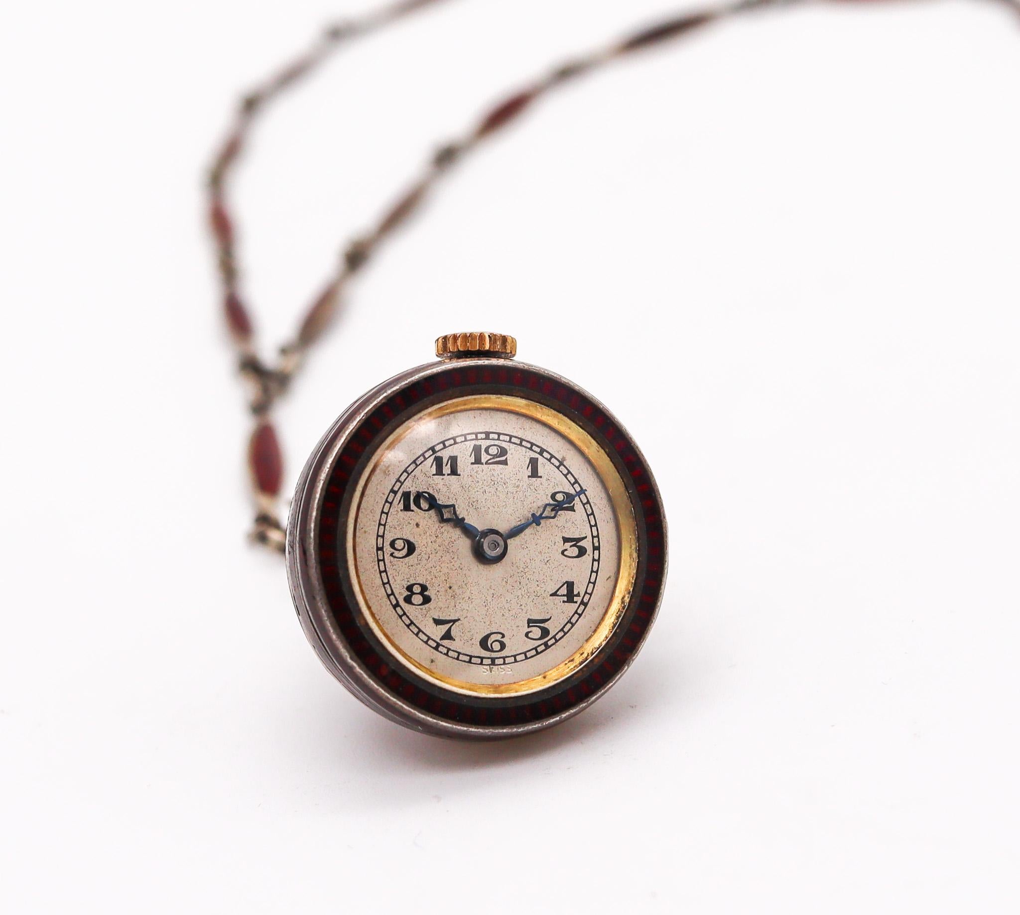 Art-Deco-Lavalier-Halskette mit Uhr.

Wunderschönes Lavalier-Halsband aus der Zeit des Art déco in der Schweiz, um 1920. Sorgfältig aus massivem, hochreinem .985/.999er Silber gefertigt und mit Applikationen aus roter Emaille über einer