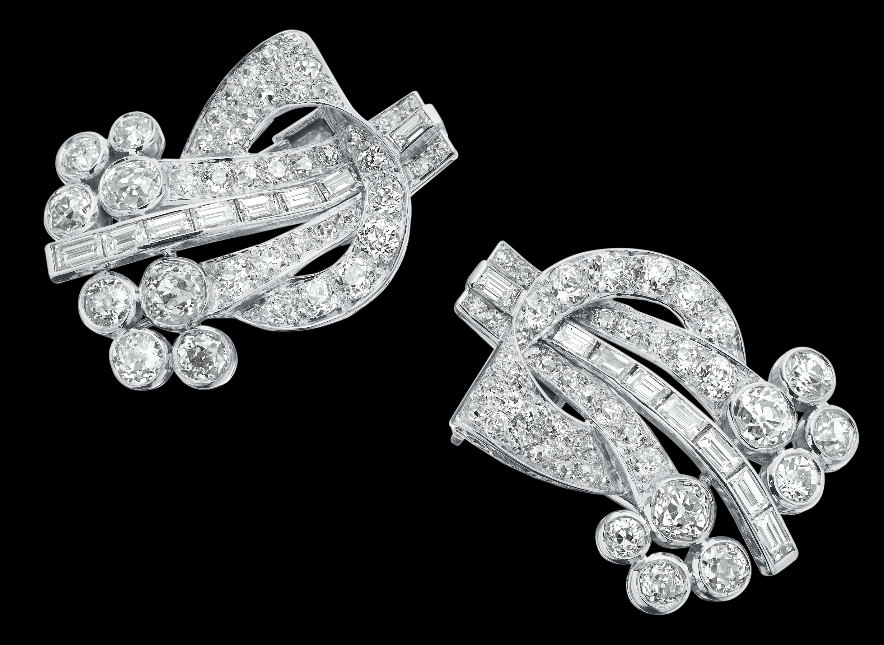 Art Deco 1920, Old European and Baguette Diamonds Double Clip Brooch in Platinum 7