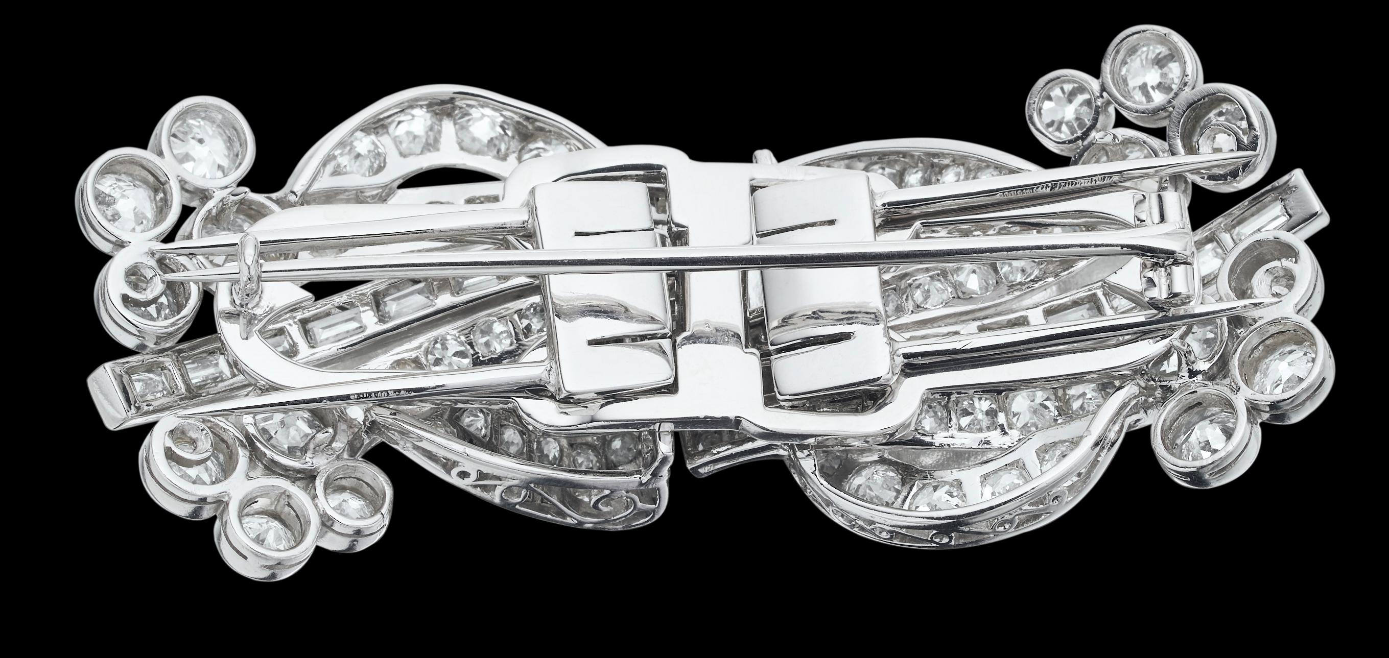 Art Deco 1920, Old European and Baguette Diamonds Double Clip Brooch in Platinum 8