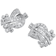 Art Deco 1920, Old European and Baguette Diamonds Double Clip Brooch in Platinum