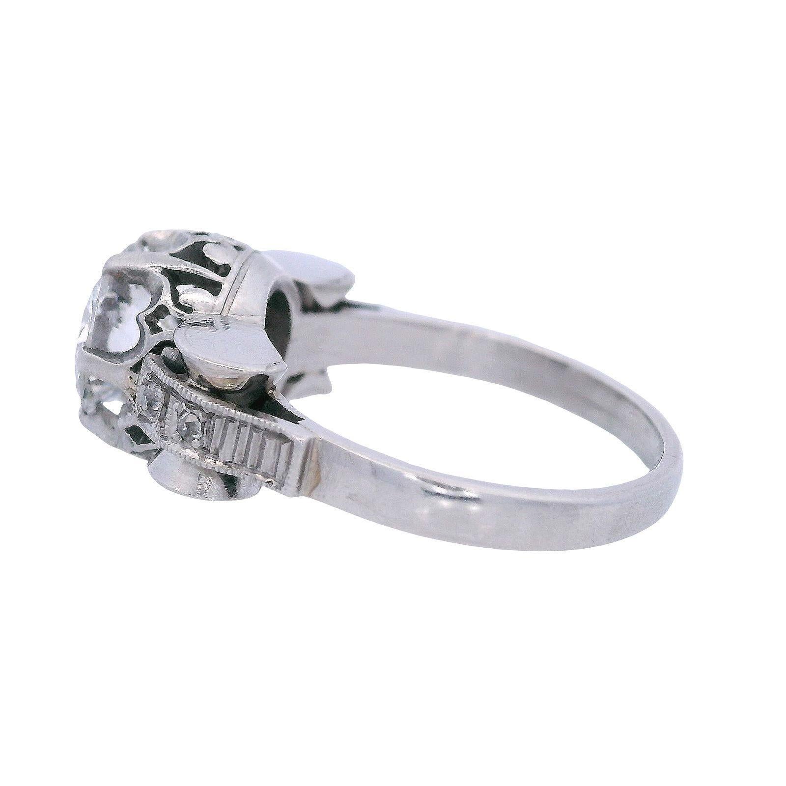 Art Deco 1920 Platinum Engagement Ring with Diamond Unisexe en vente