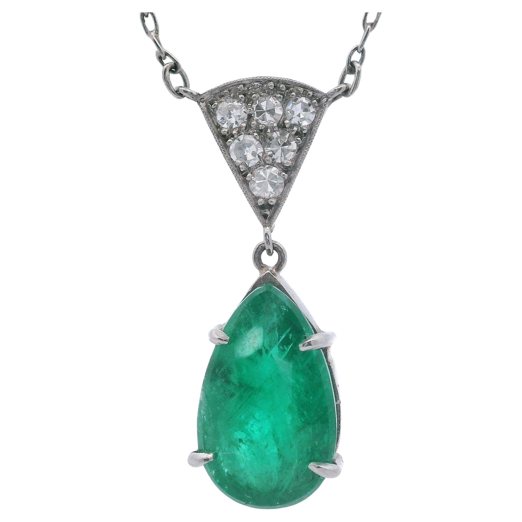 Art Decó 1920 Collar de platino con esmeralda y diamantes