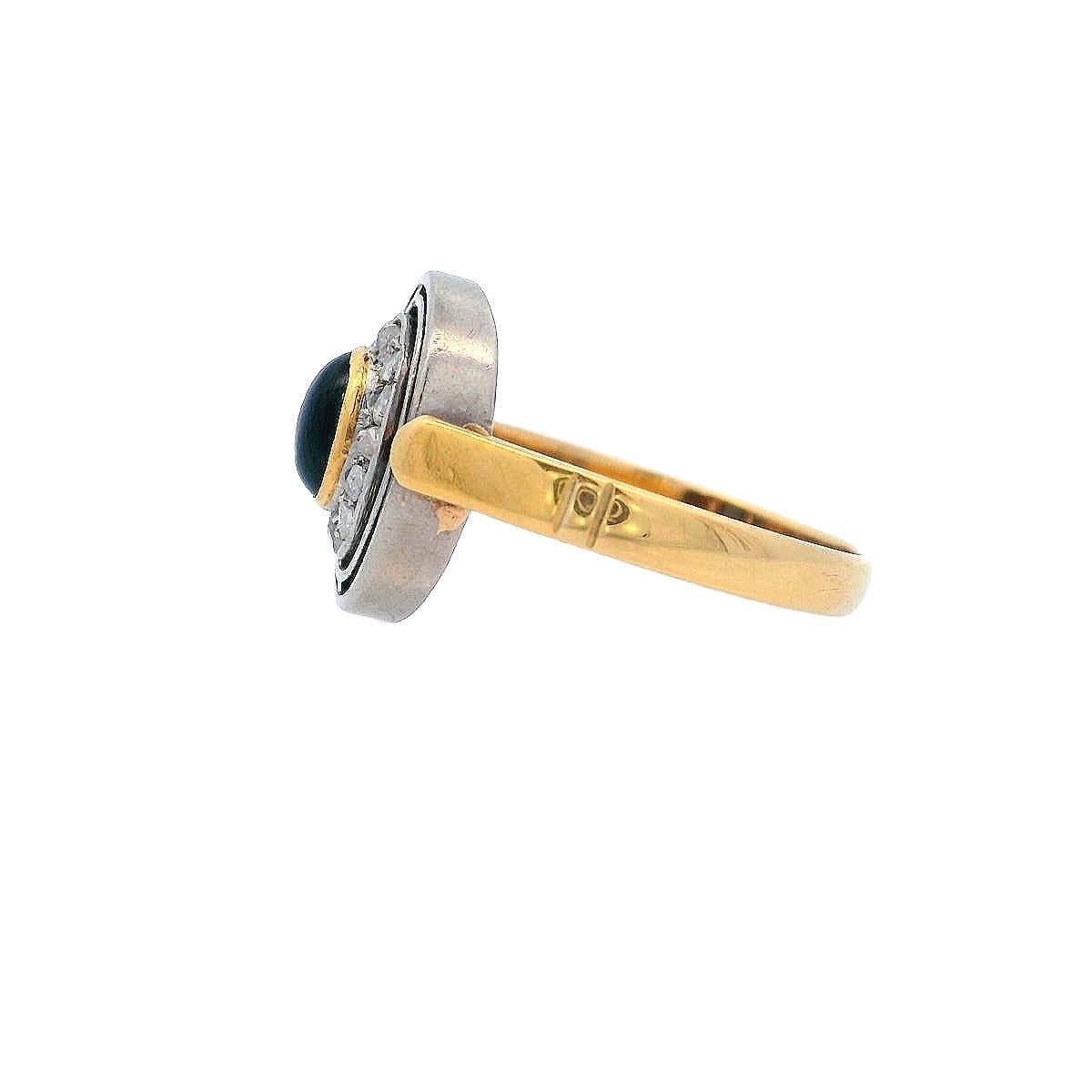 Taille cabochon Bague Art Déco 1920 en or 18kt et platine avec diamants et saphir en vente