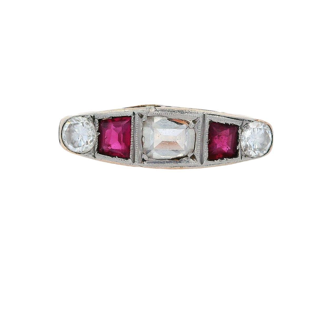 Mixed Cut Art Deco 1920 Ring in 18kt yellow Gold and Platinum with Diamonds & Rubies For Sale