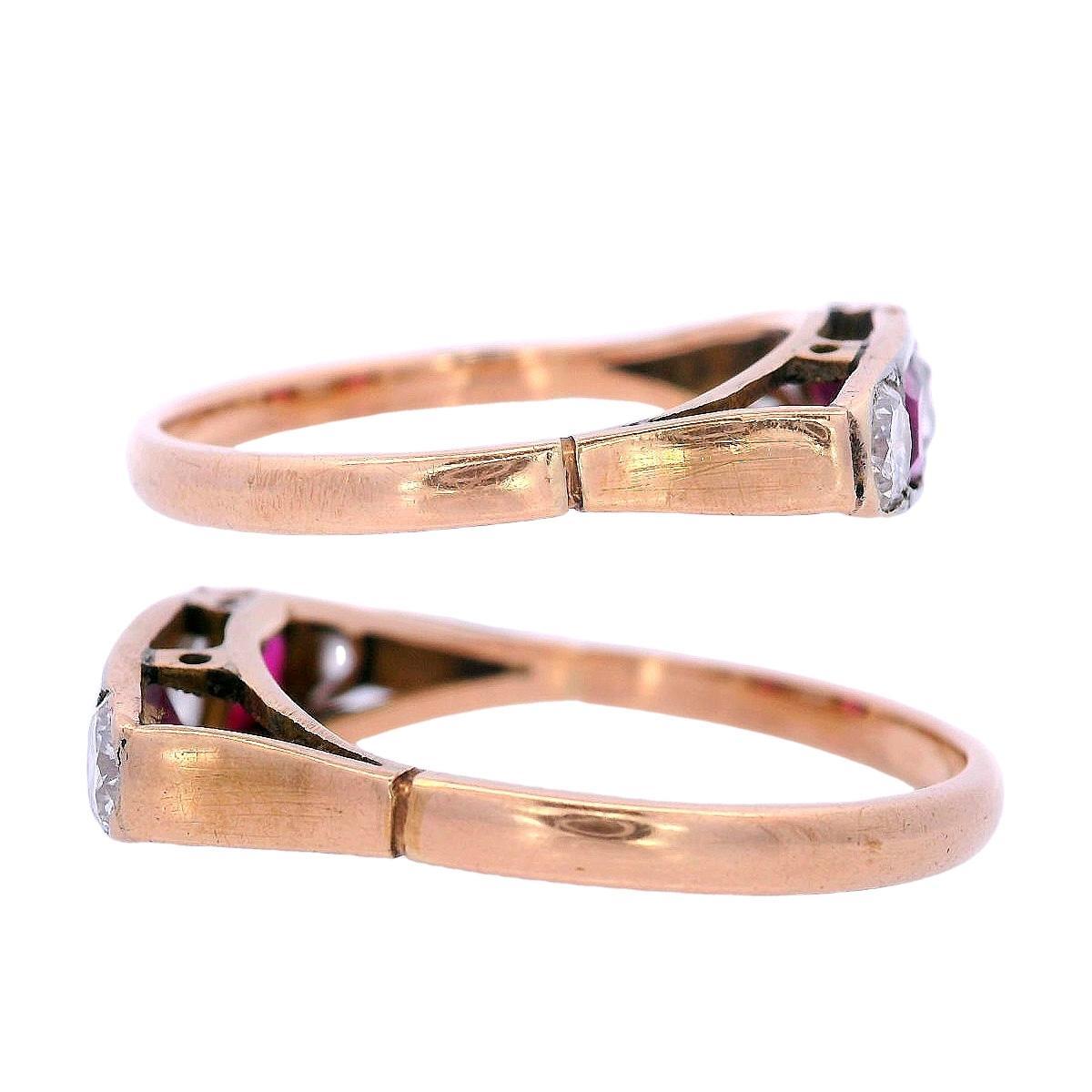 Art Deco 1920 Ring in 18kt yellow Gold and Platinum with Diamonds & Rubies In Excellent Condition For Sale In Aventura, FL