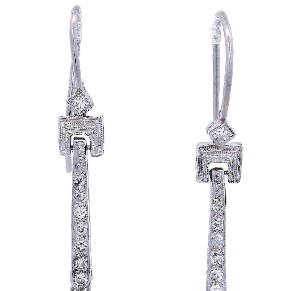 Art Déco Orecchini pendenti in stile Art Deco 1920 in platino con diamanti e zaffiri in vendita