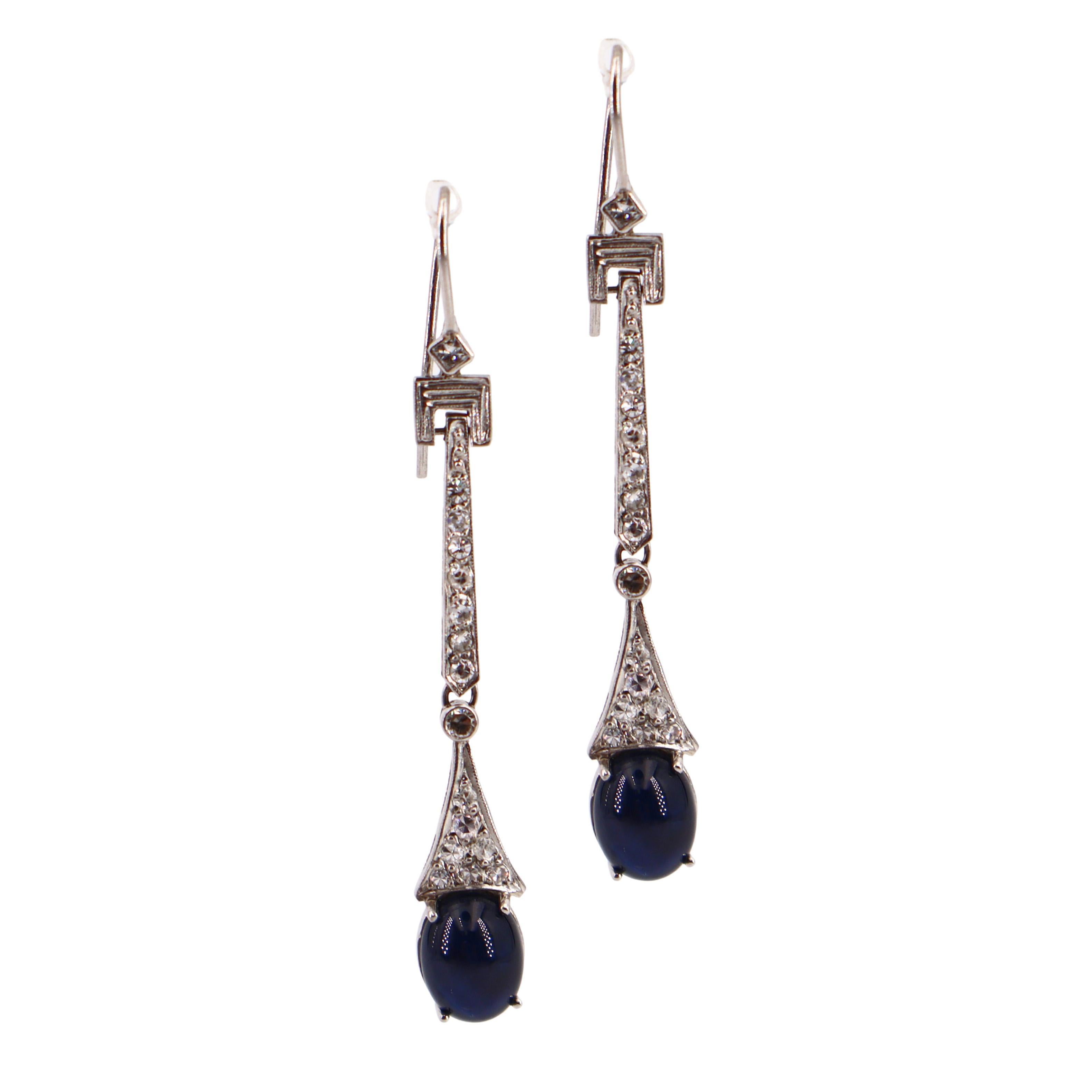 Art Deco 1920 Style hanging Earrings in Platinum with Diamonds and Sapphires