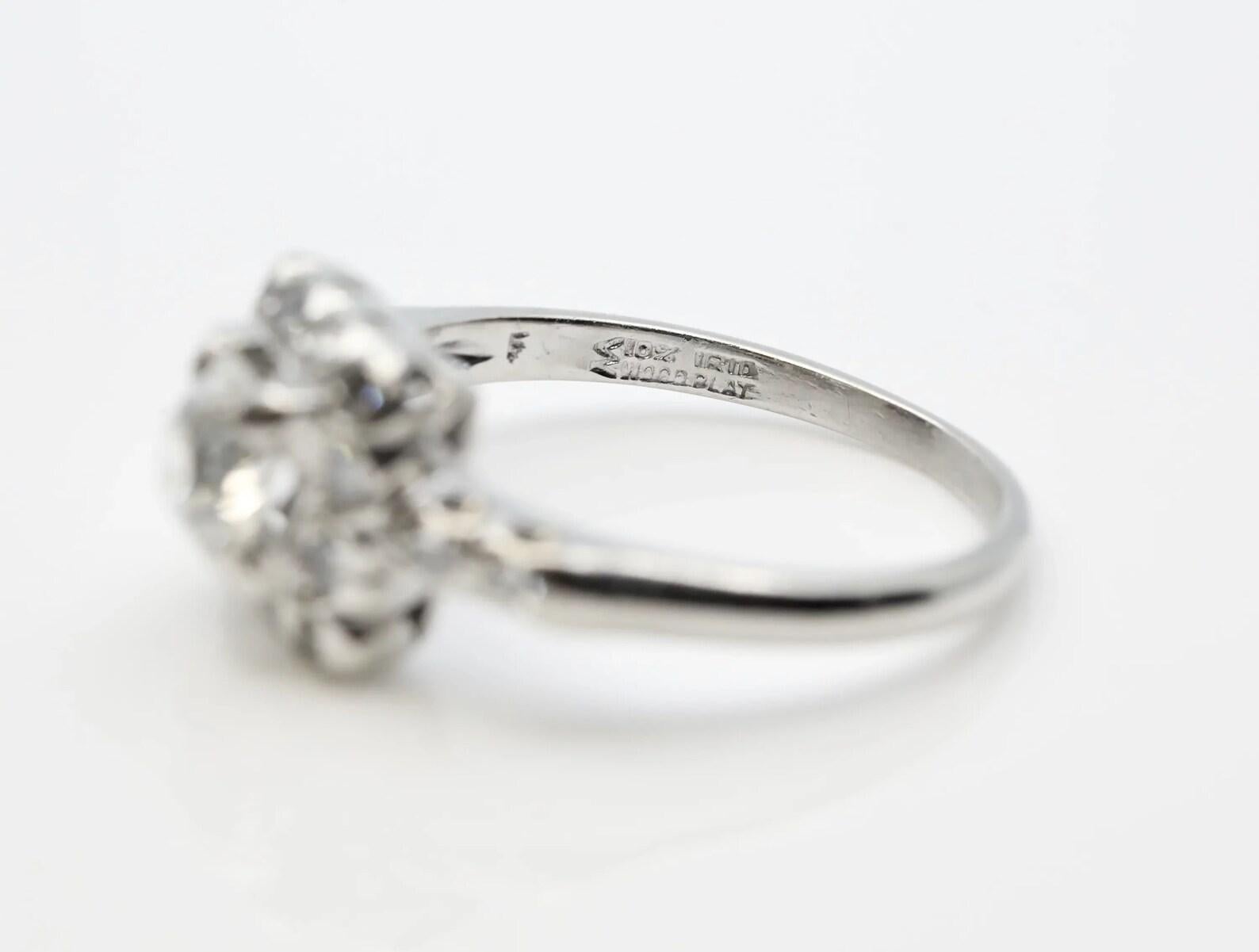 Women's Art Deco 1920's 0.70ct Diamond Engagement Ring in Platinum For Sale