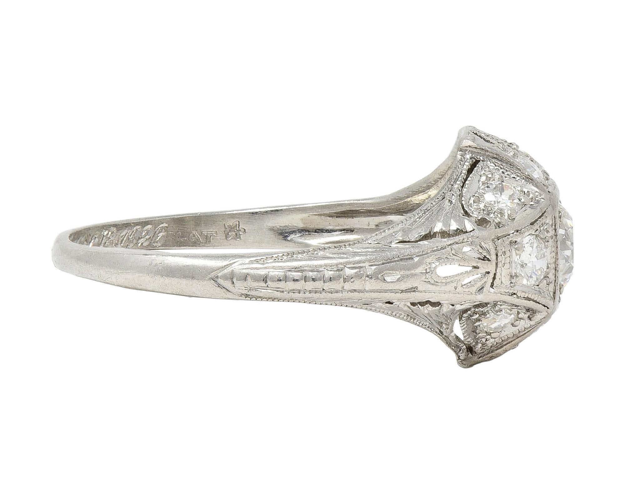 Art Deco 1920er Jahre 0,75 Karat Diamant Platin Antiker Quatrefoil Verlobungsring (Alteuropäischer Schliff) im Angebot