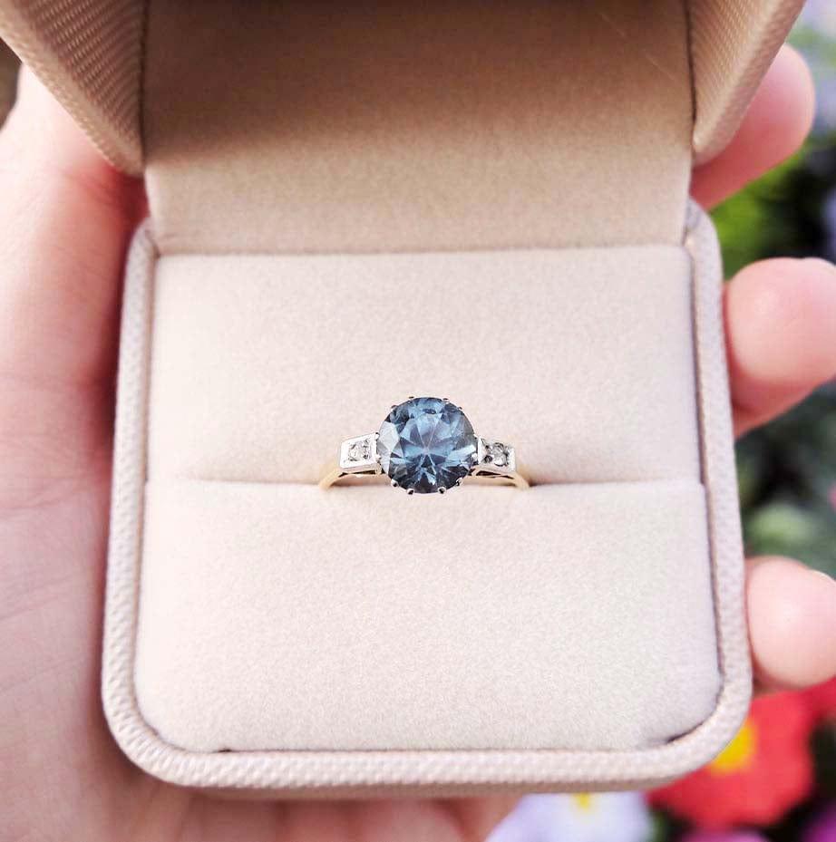 Women's Art Deco 1920s 2 Carat Blue Zircon 18 Carat Platinum Engagement Ring