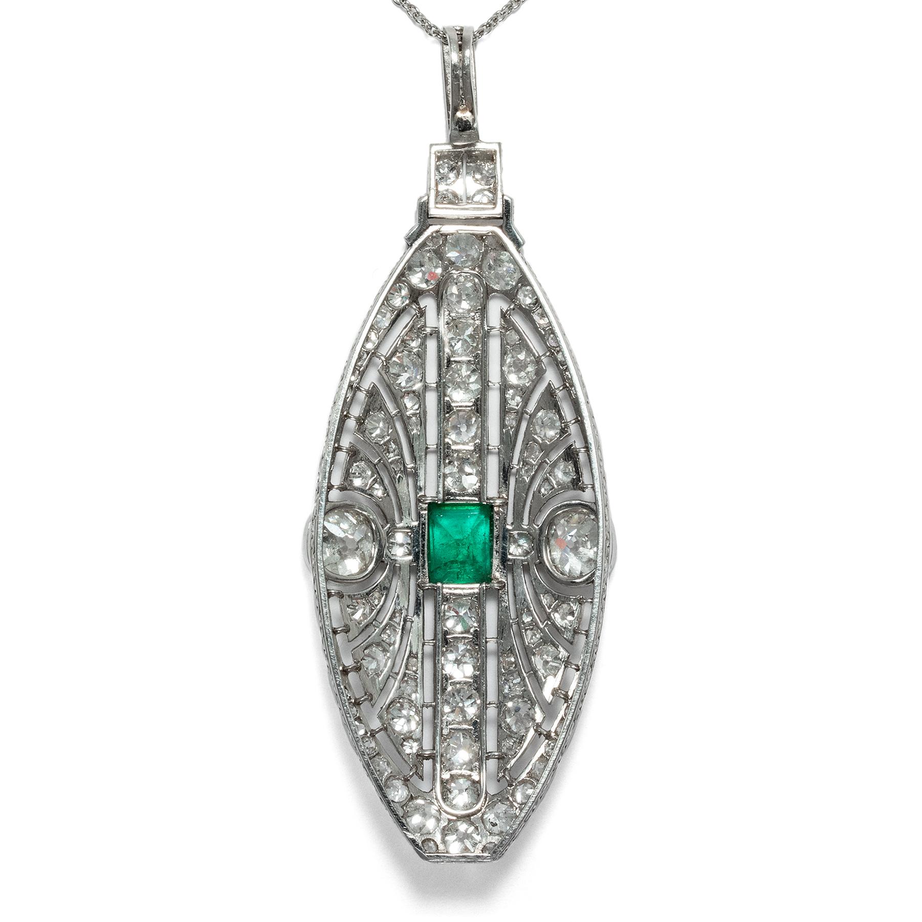 Art Deco 1920s Certified 7.37 Carat Diamond & Emerald Platinum Pendant Necklace In Excellent Condition For Sale In Berlin, Berlin