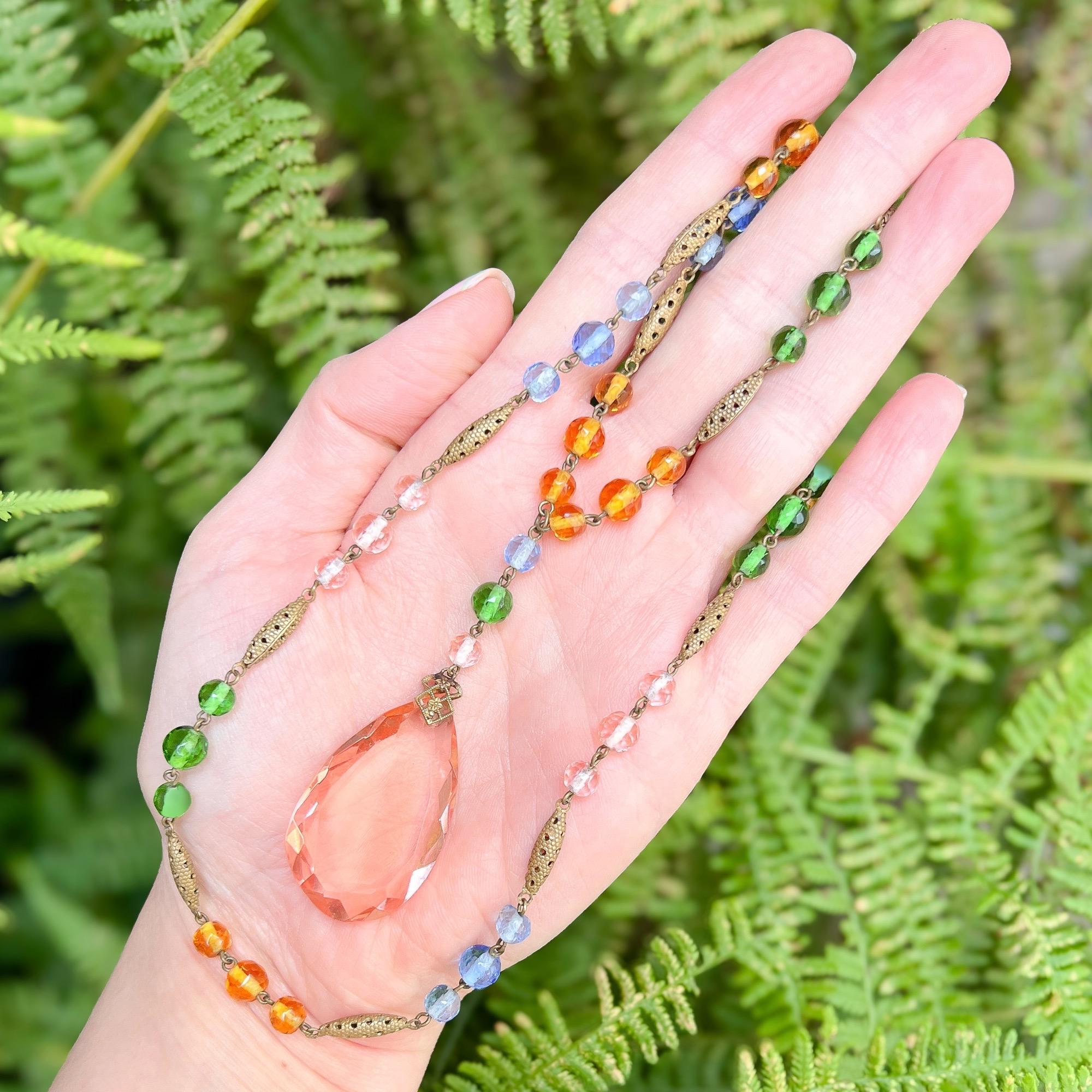Collana con ciondolo in vetro cecoslovacco multicolore Art Déco 1920s In condizioni buone in vendita a Skelmersdale, GB