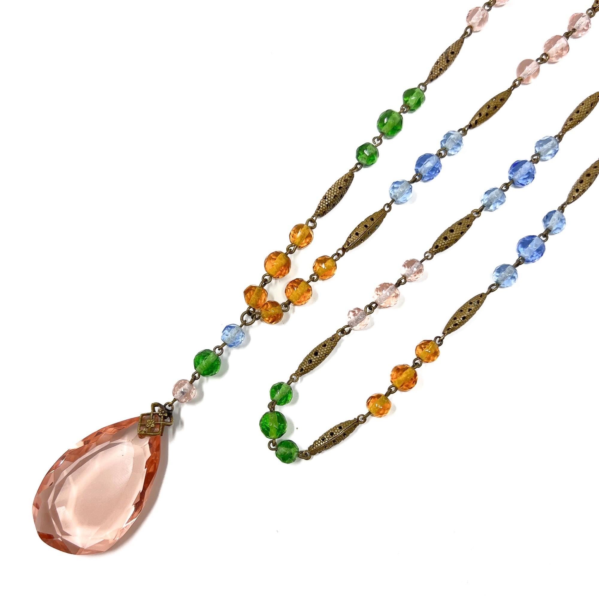 Collana con ciondolo in vetro cecoslovacco multicolore Art Déco 1920s in vendita 3