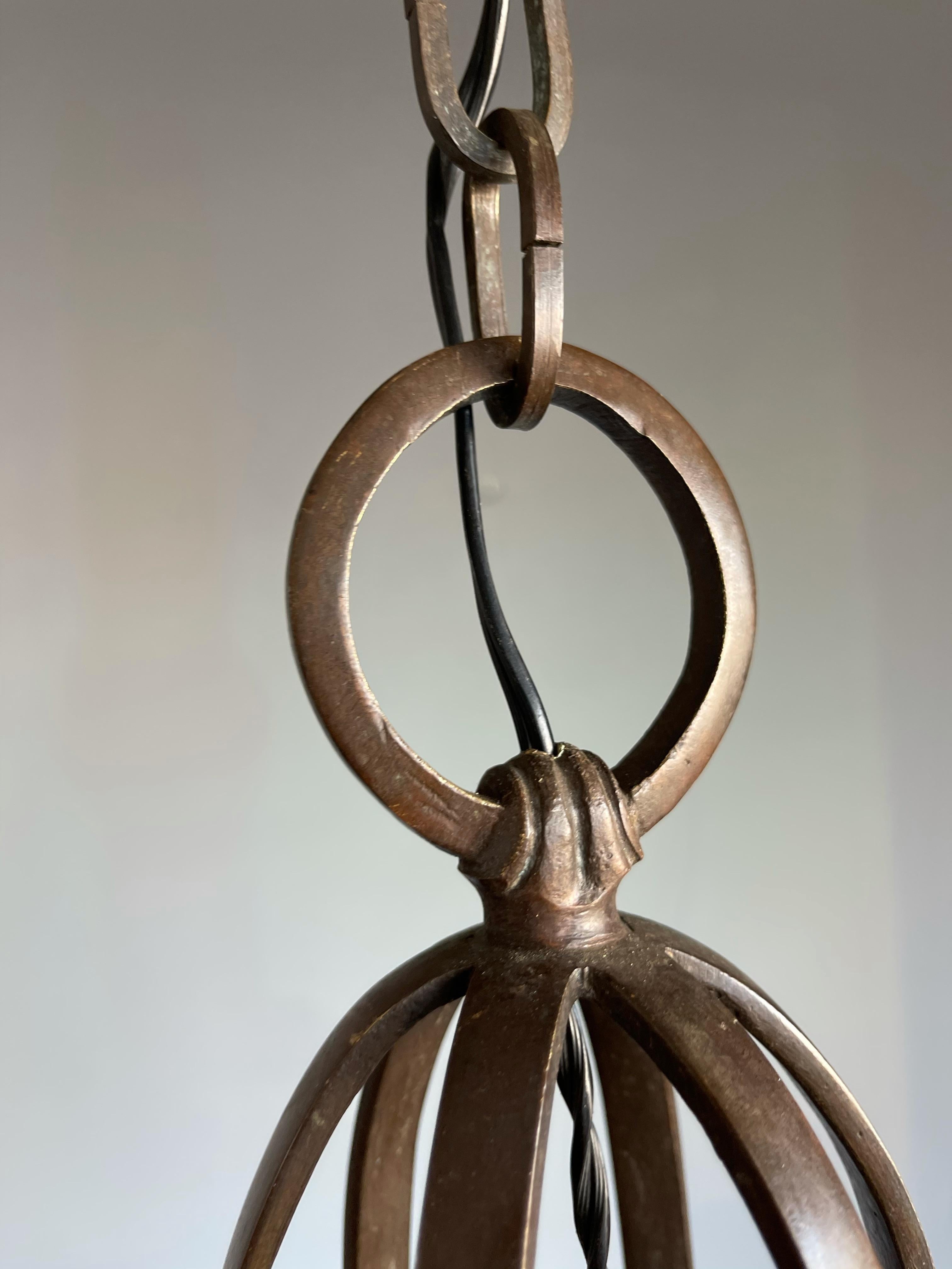 Sechseckiger Art-Déco-Anhänger/Laterne aus feiner Bronze aus den 1920er Jahren mit atemberaubendem Glas im Angebot 4