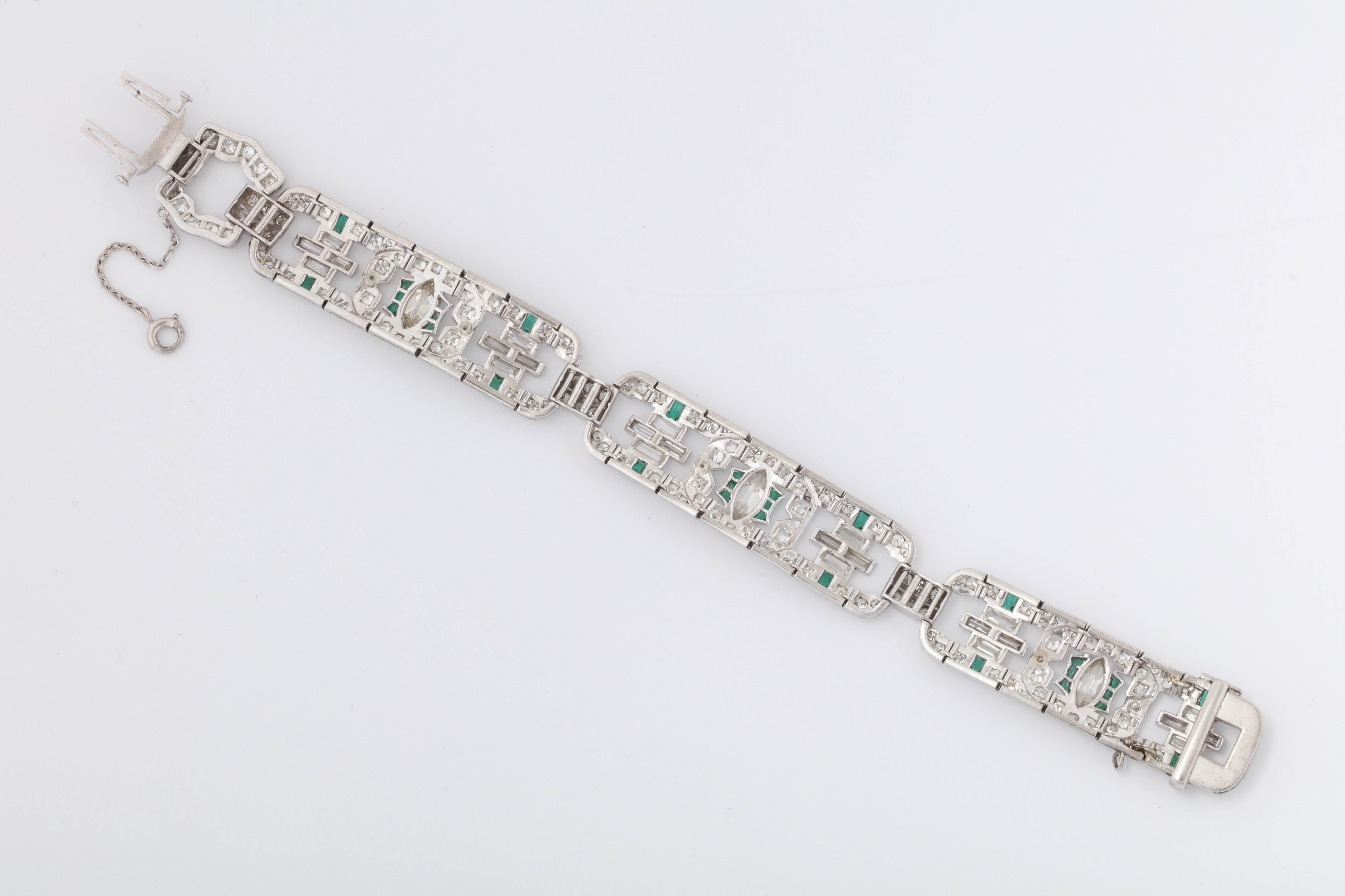Art Deco 1920s Flexible Emerald with Diamonds Platinum Open Link Bracelet In Good Condition In New York, NY