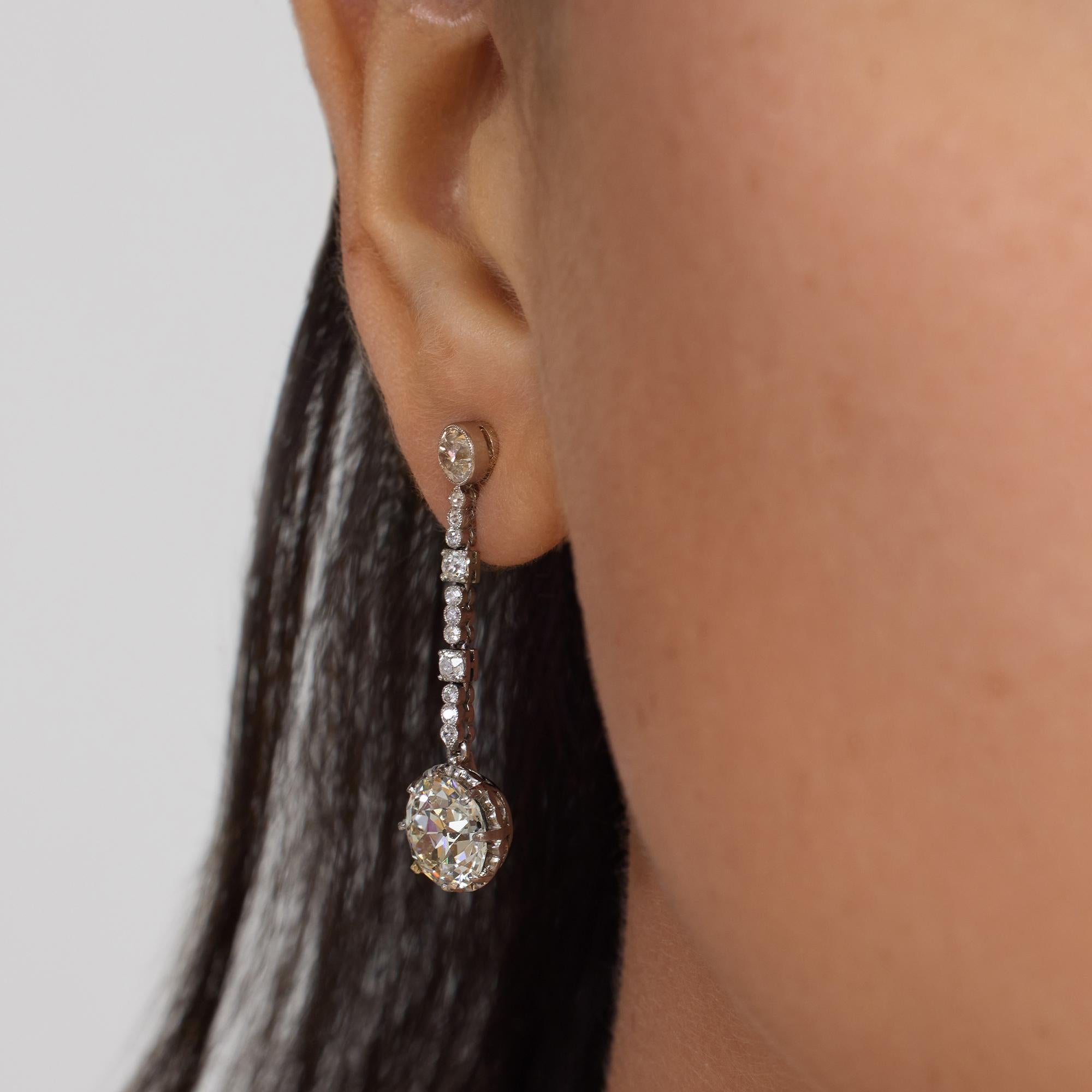 Art Deco 1920er Jahre GIA 6,53 Karat alte europäische Diamant-Tropfen-Ohrringe aus Platin im Angebot 4