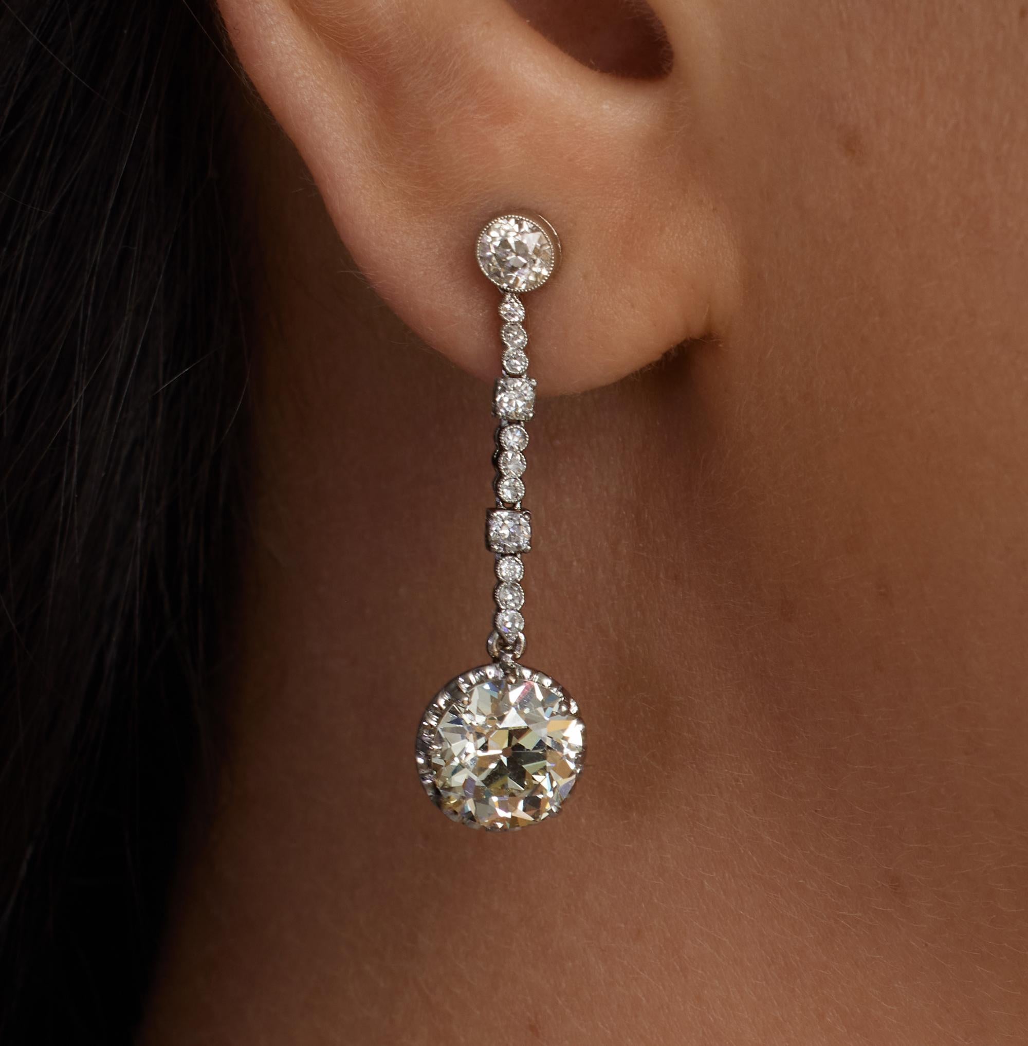Art Deco 1920er Jahre GIA 6,53 Karat alte europäische Diamant-Tropfen-Ohrringe aus Platin Damen im Angebot