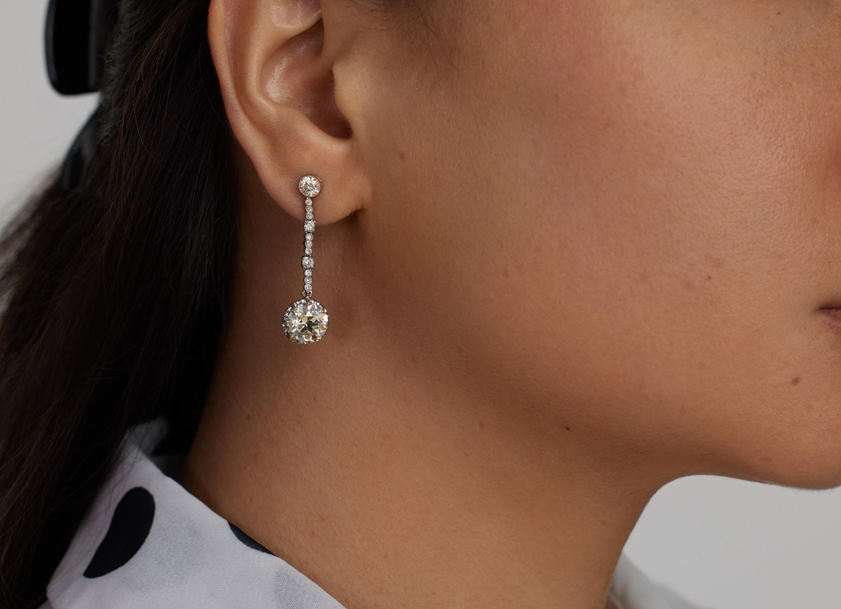 Art Deco 1920er Jahre GIA 6,53 Karat alte europäische Diamant-Tropfen-Ohrringe aus Platin im Angebot 1