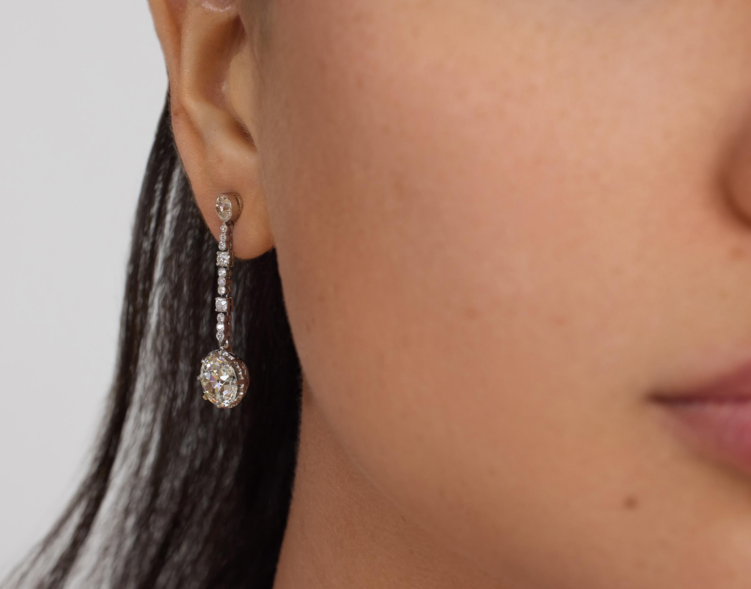 Art Deco 1920er Jahre GIA 6,53 Karat alte europäische Diamant-Tropfen-Ohrringe aus Platin im Angebot 3