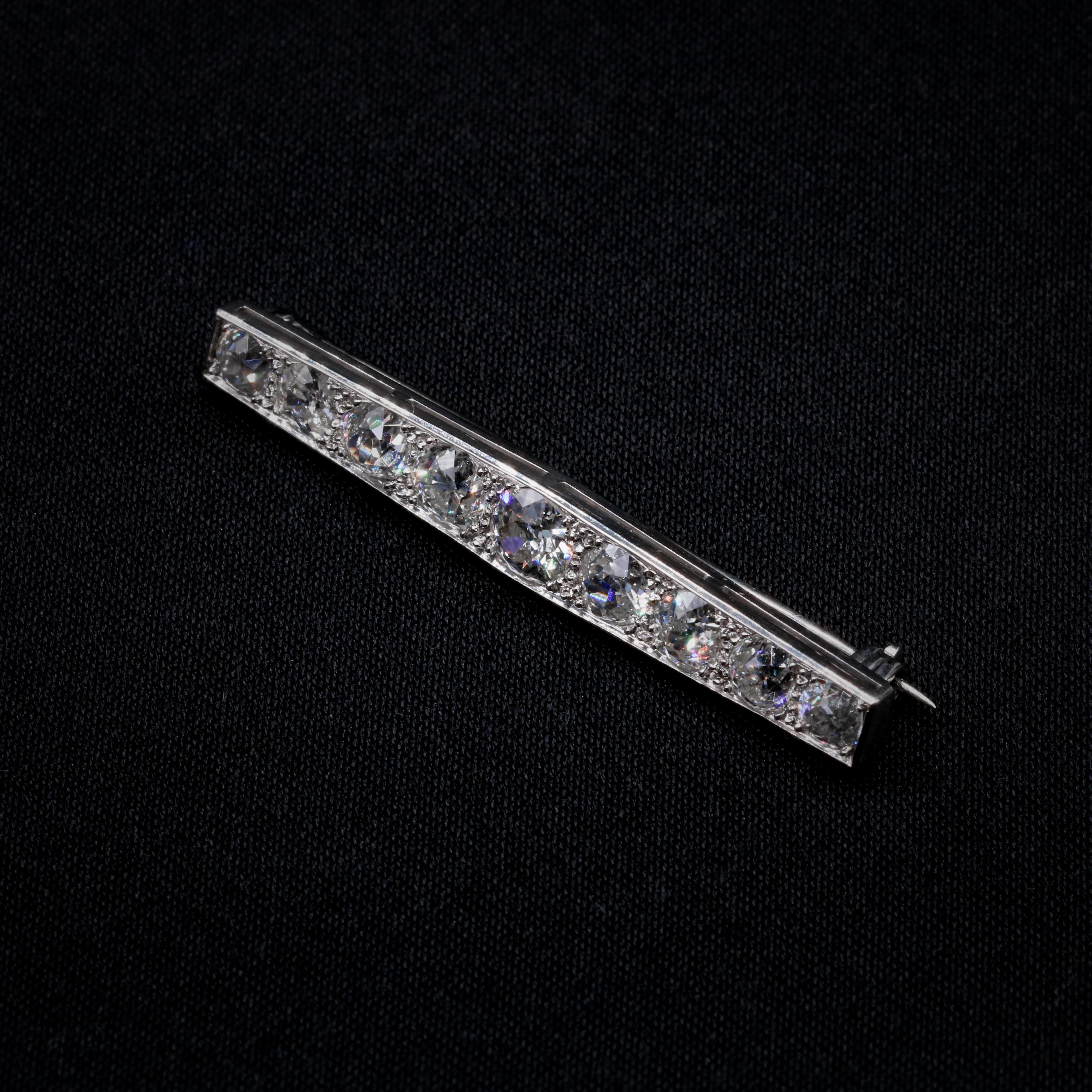 Art Deco 1920s Platinum 2.85ctw Old European Cut Diamond Brooch In Good Condition In Staines-Upon-Thames, GB