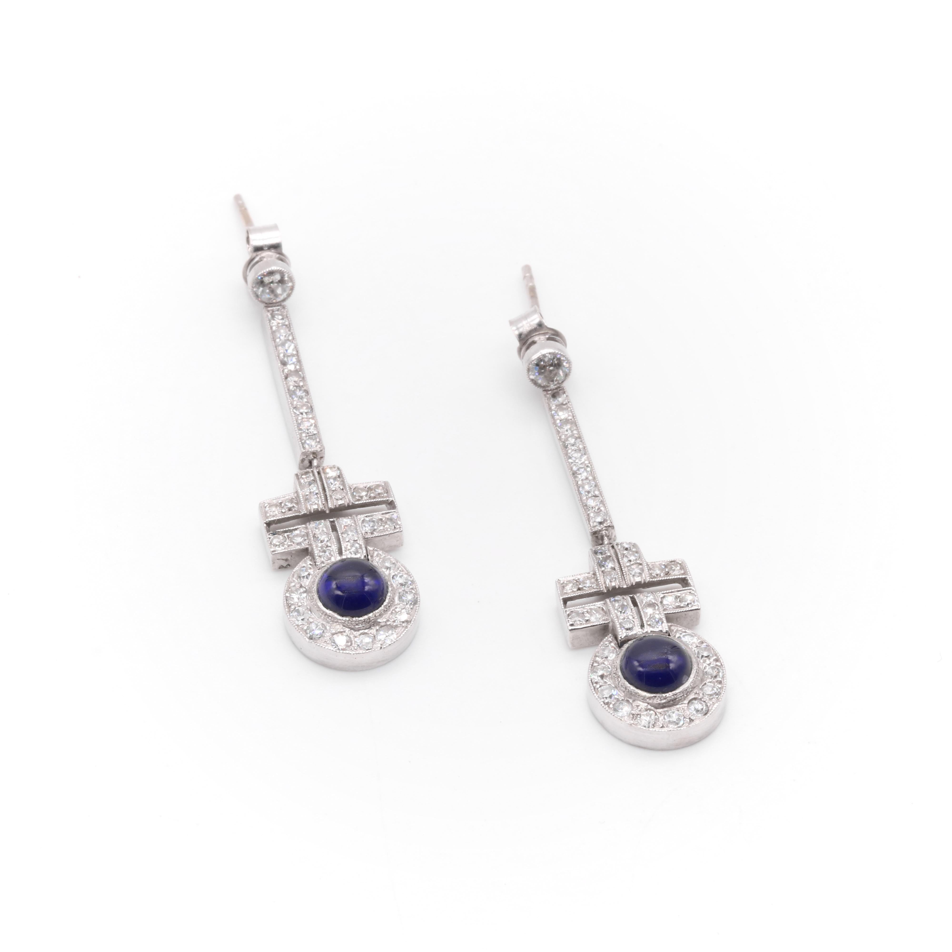 Art Deco 1920s Platinum 3.52tgw Cabochon Sapphire and Diamond Drop Earrings In Good Condition For Sale In Staines-Upon-Thames, GB