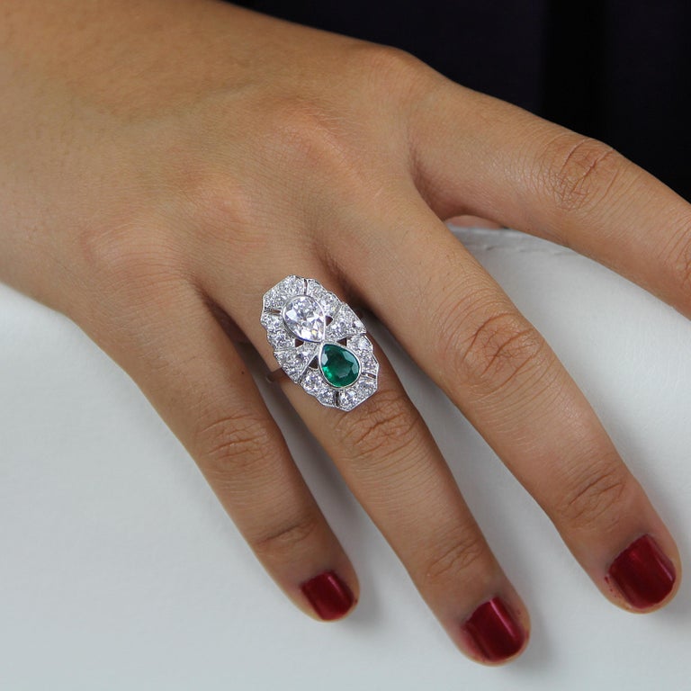 Art-Deco Emerald & Diamond Ring, Pear Shaped, set in Platinum In Excellent Condition For Sale In London, GB