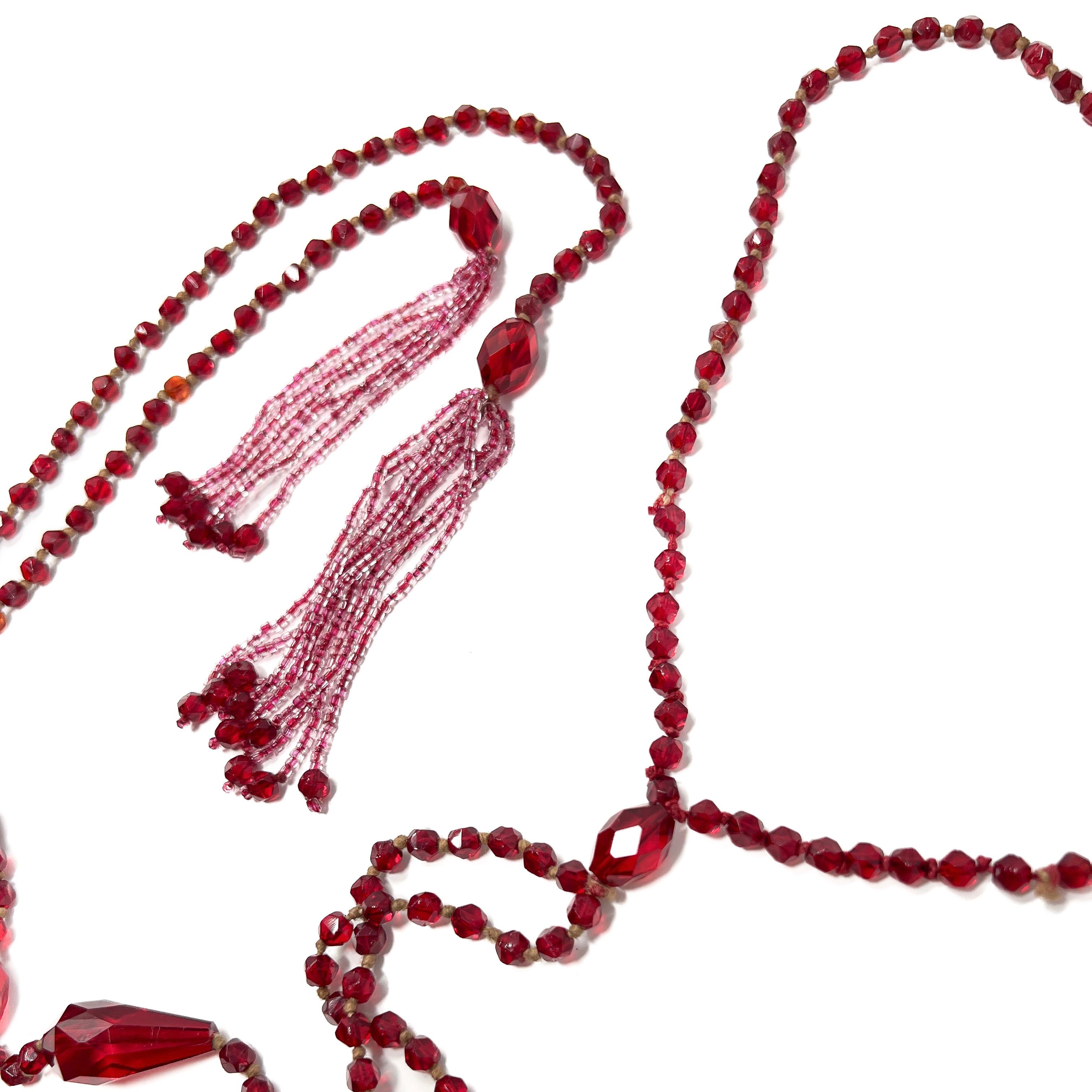 Collier Flapper Art déco des années 1920 en verre rouge à pampilles vintage en vente 2