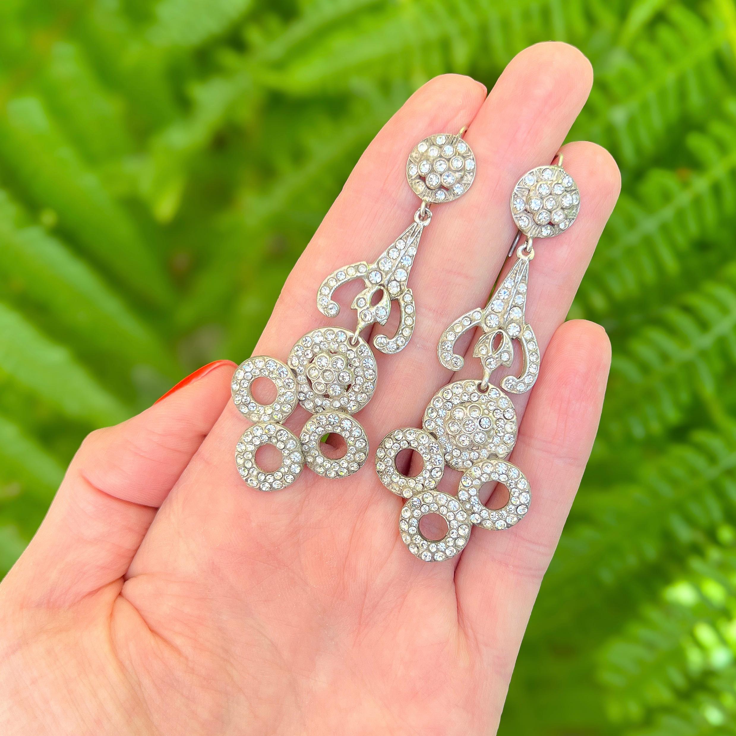 Art Déco Años 20 Plata y Pasta Pendientes Florales Vintage en Bueno estado para la venta en Skelmersdale, GB