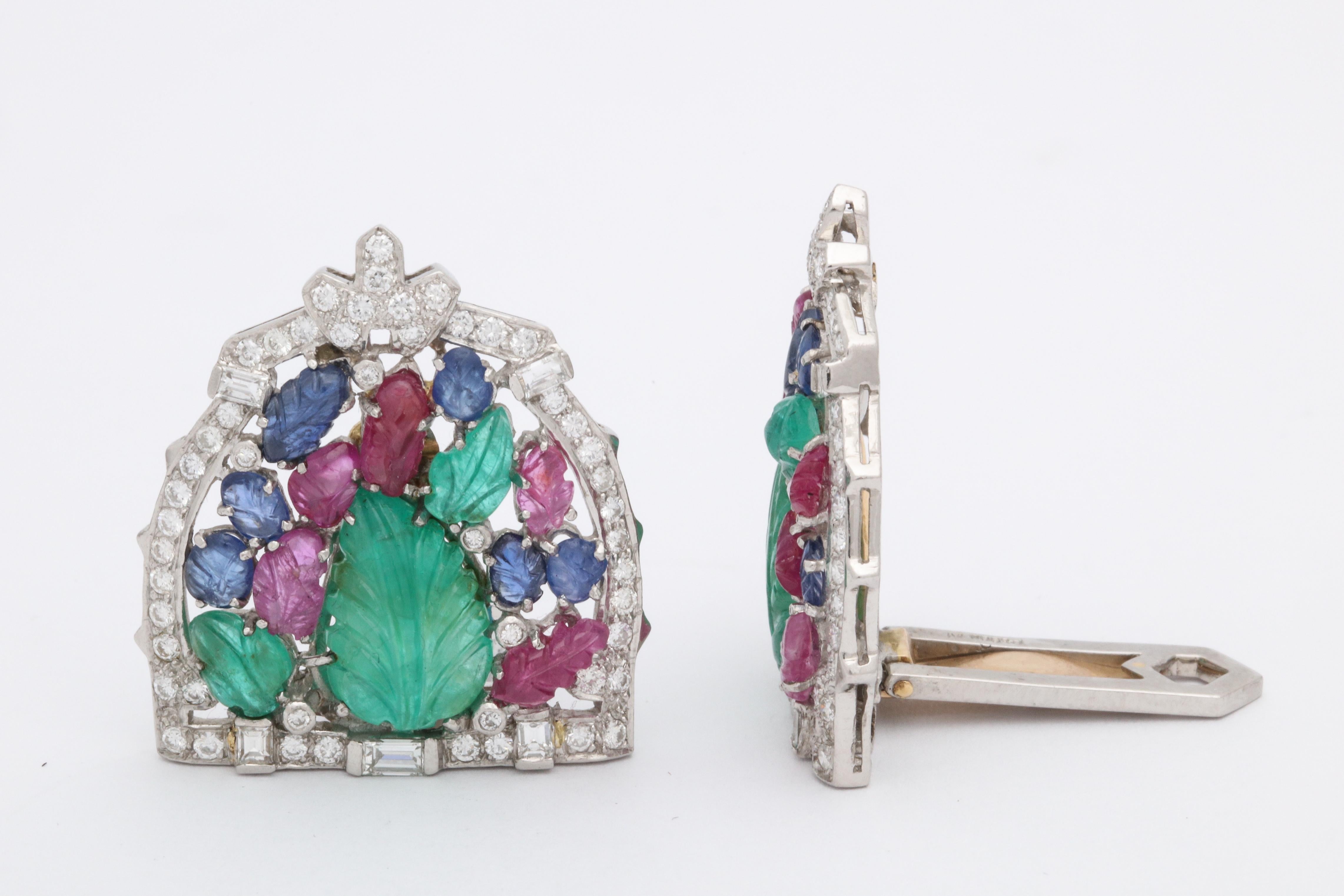 Art Deco 1920s Tutti Frutti Carved Emerald, Ruby Sapphire and Diamonds Earclips In Good Condition For Sale In New York, NY