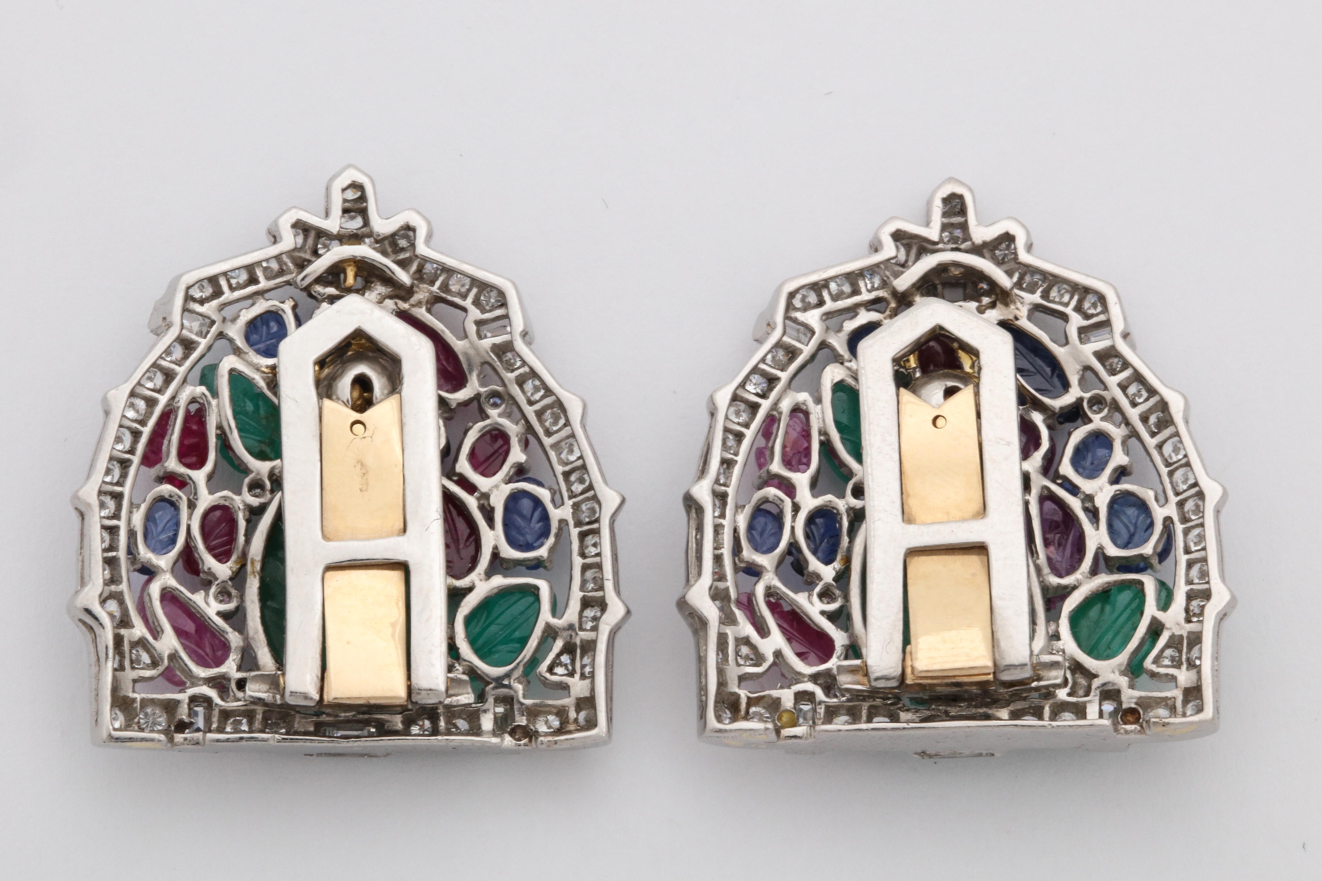 Art Deco 1920s Tutti Frutti Carved Emerald, Ruby Sapphire and Diamonds Earclips For Sale 1