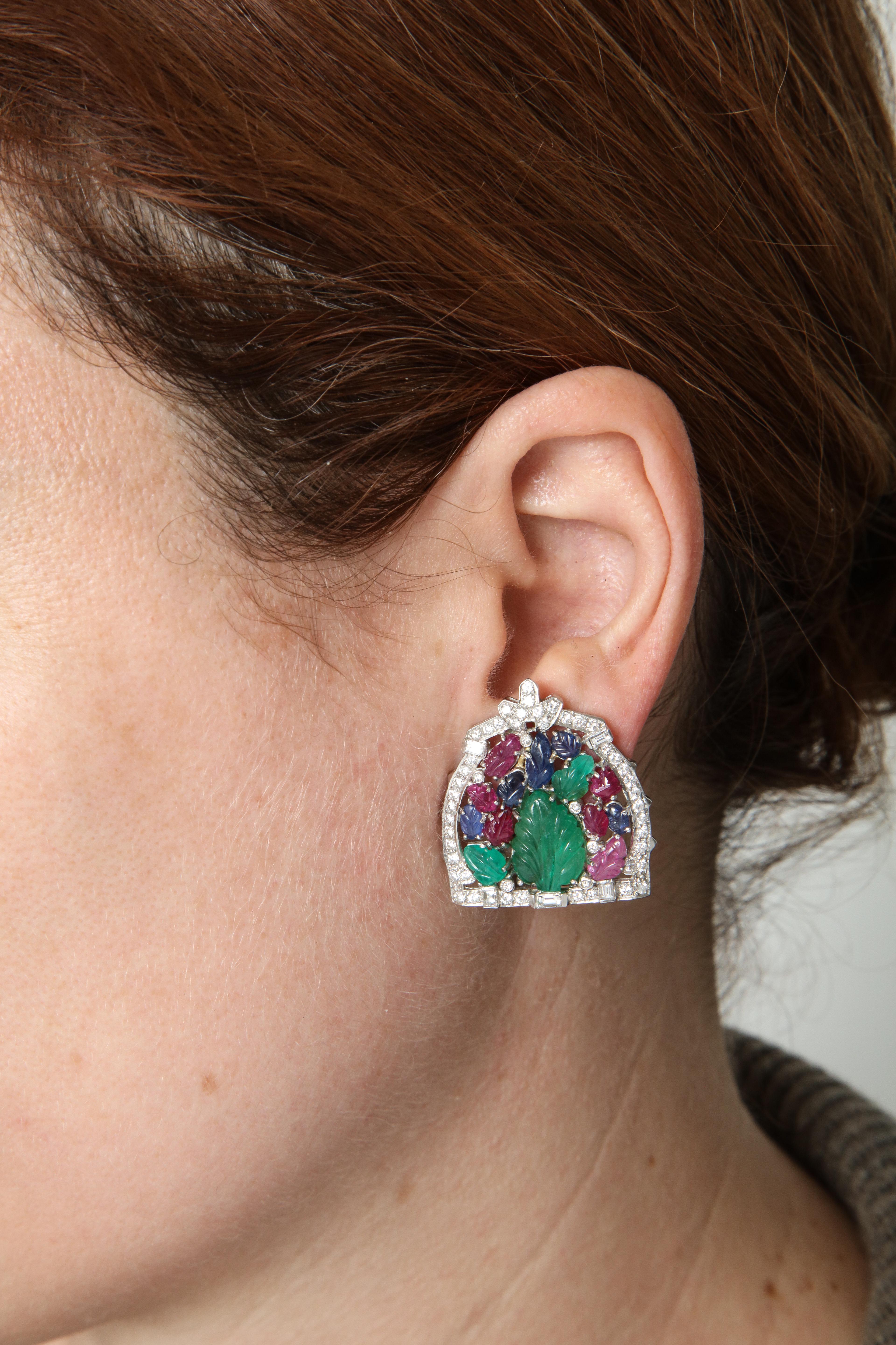 Art Deco 1920s Tutti Frutti Carved Emerald, Ruby Sapphire and Diamonds Earclips For Sale 4