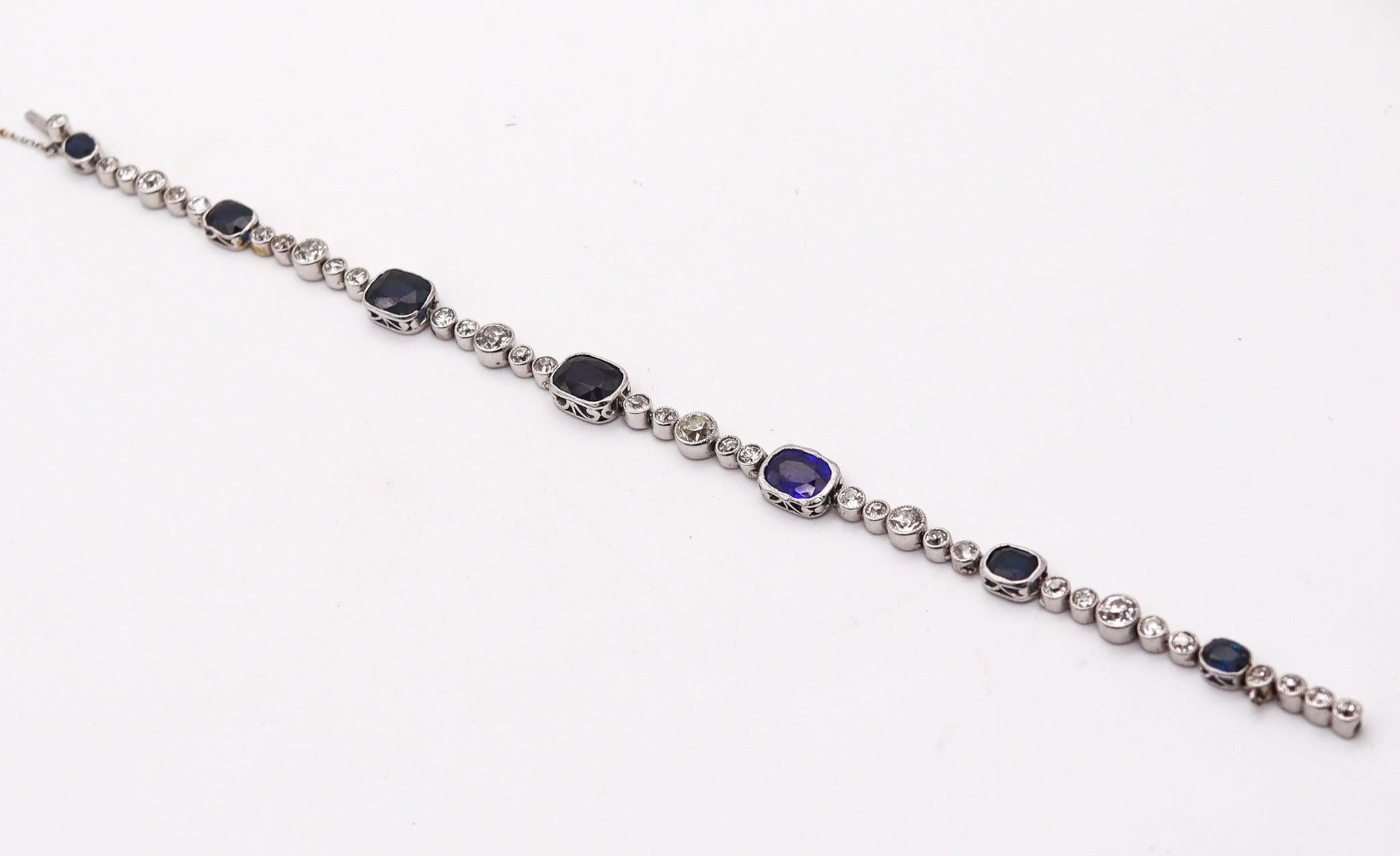 ART DECO 1925 Bracelet In .900 Platinum With 13.76 Ctw In Diamonds & Sapphires In Excellent Condition In Miami, FL