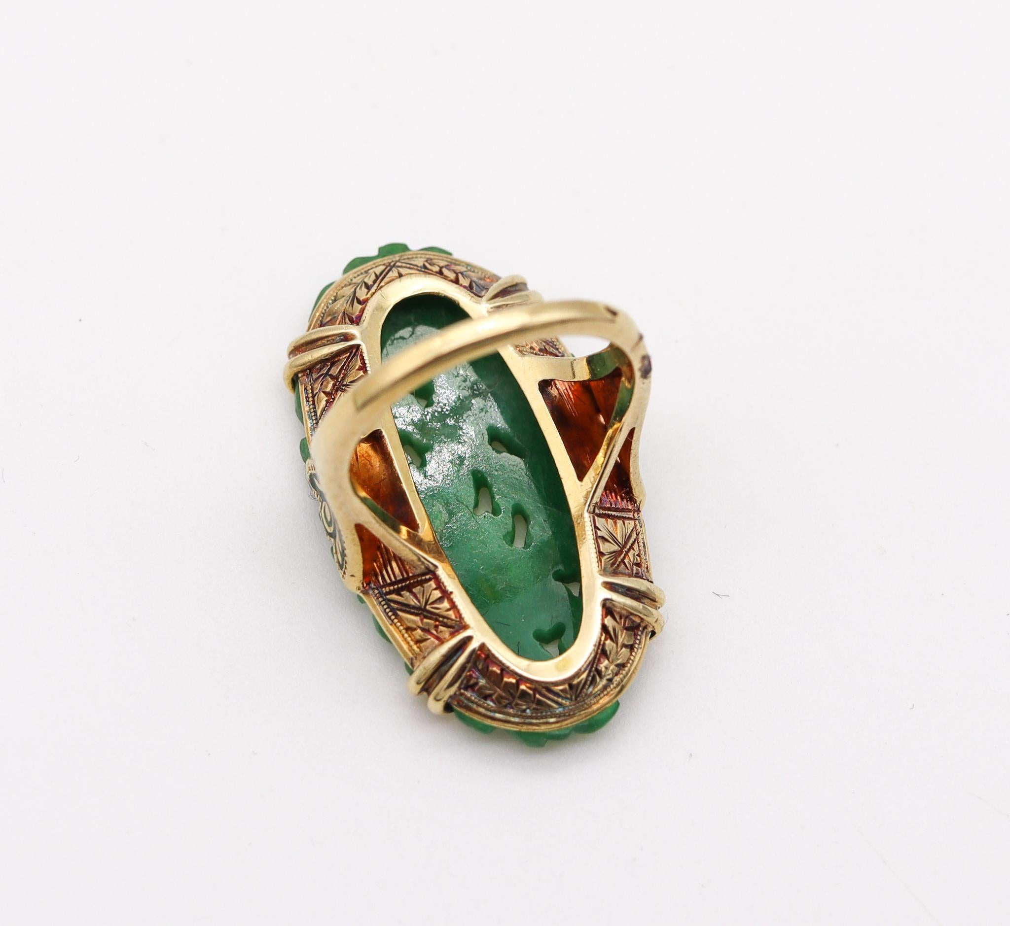 Art Deco 1925 Chinoiserie Enameled Oval Ring In 14Kt Gold With Carved Jadeite In Excellent Condition For Sale In Miami, FL