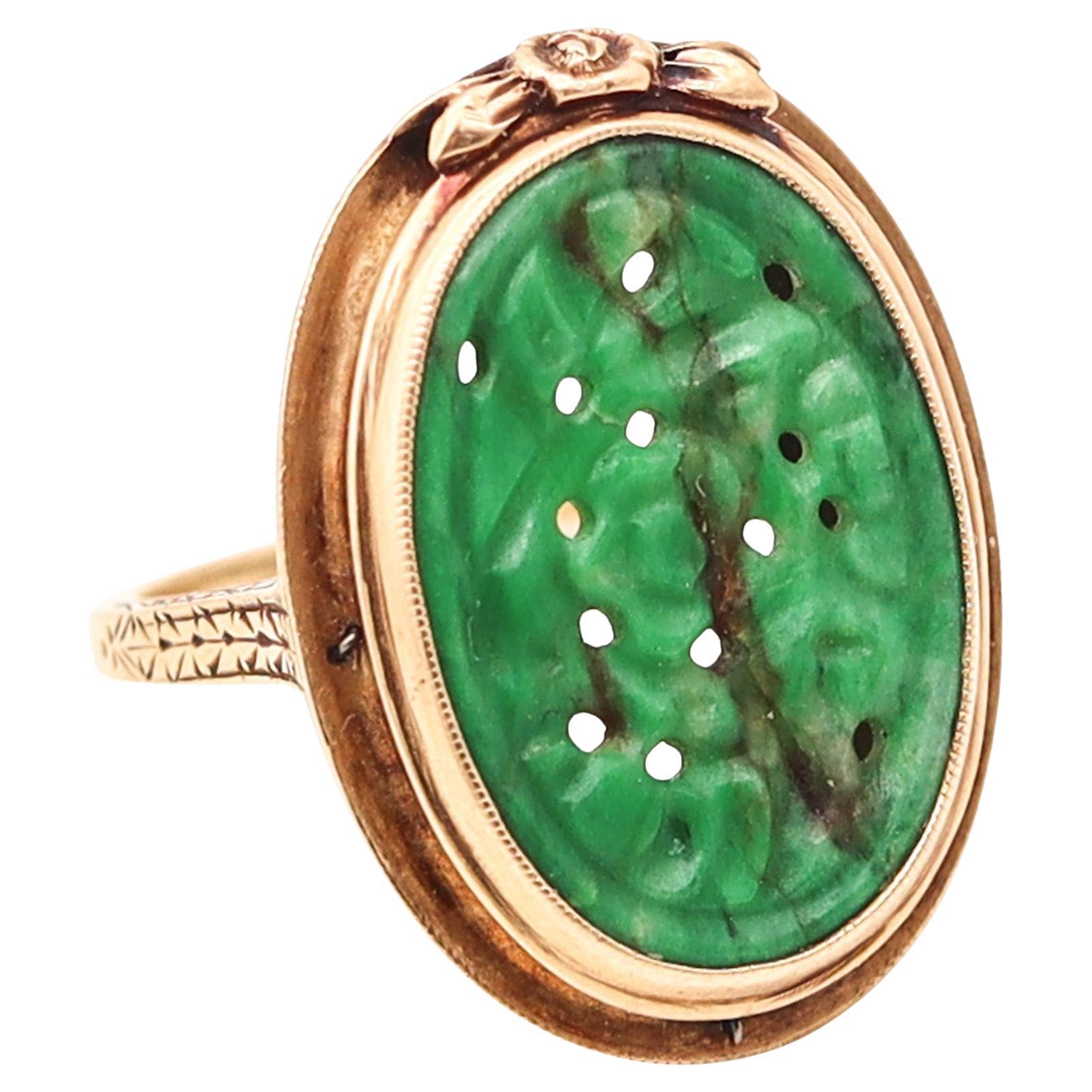 ART DECO 1925 Chinoiserie Anillo Ovalado De Oro Amarillo De 14 Kt Con Jade Tallado en venta