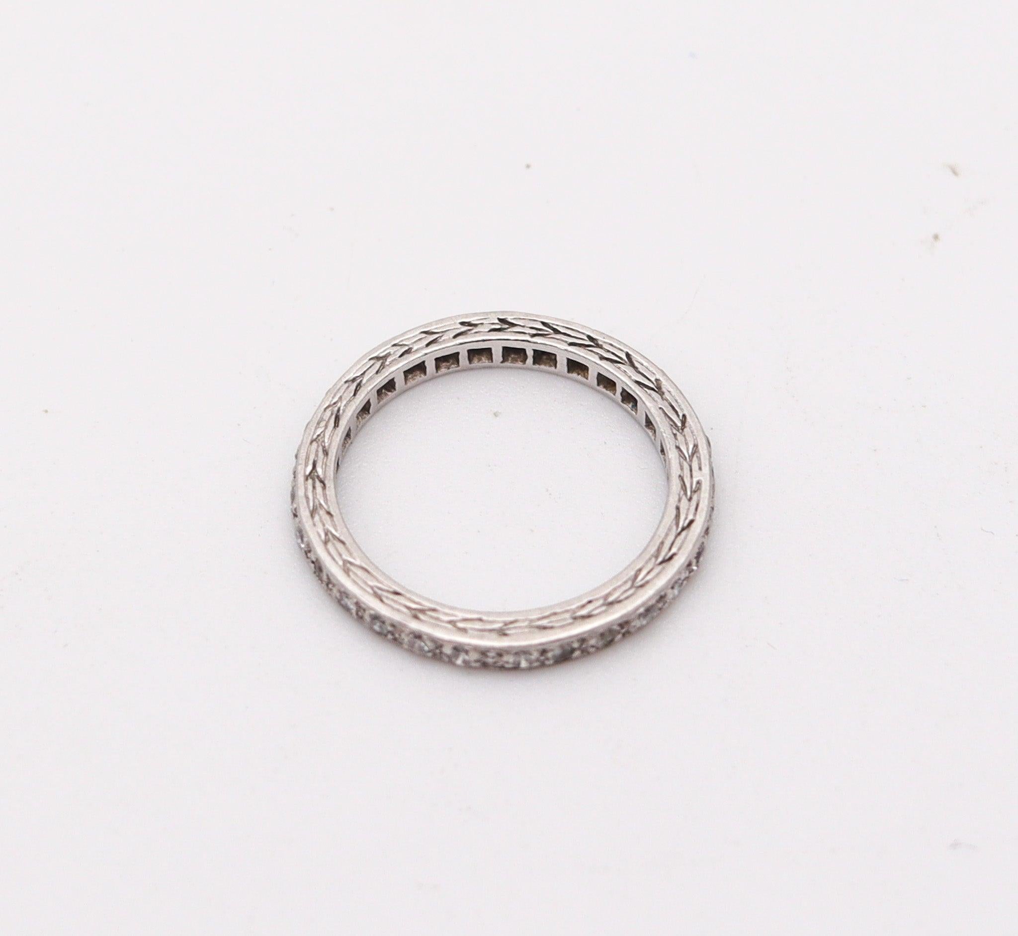 Taille vieille Europe Bague d'éternité Art déco 1925 en platine .900 avec 28 diamants ronds européens en vente