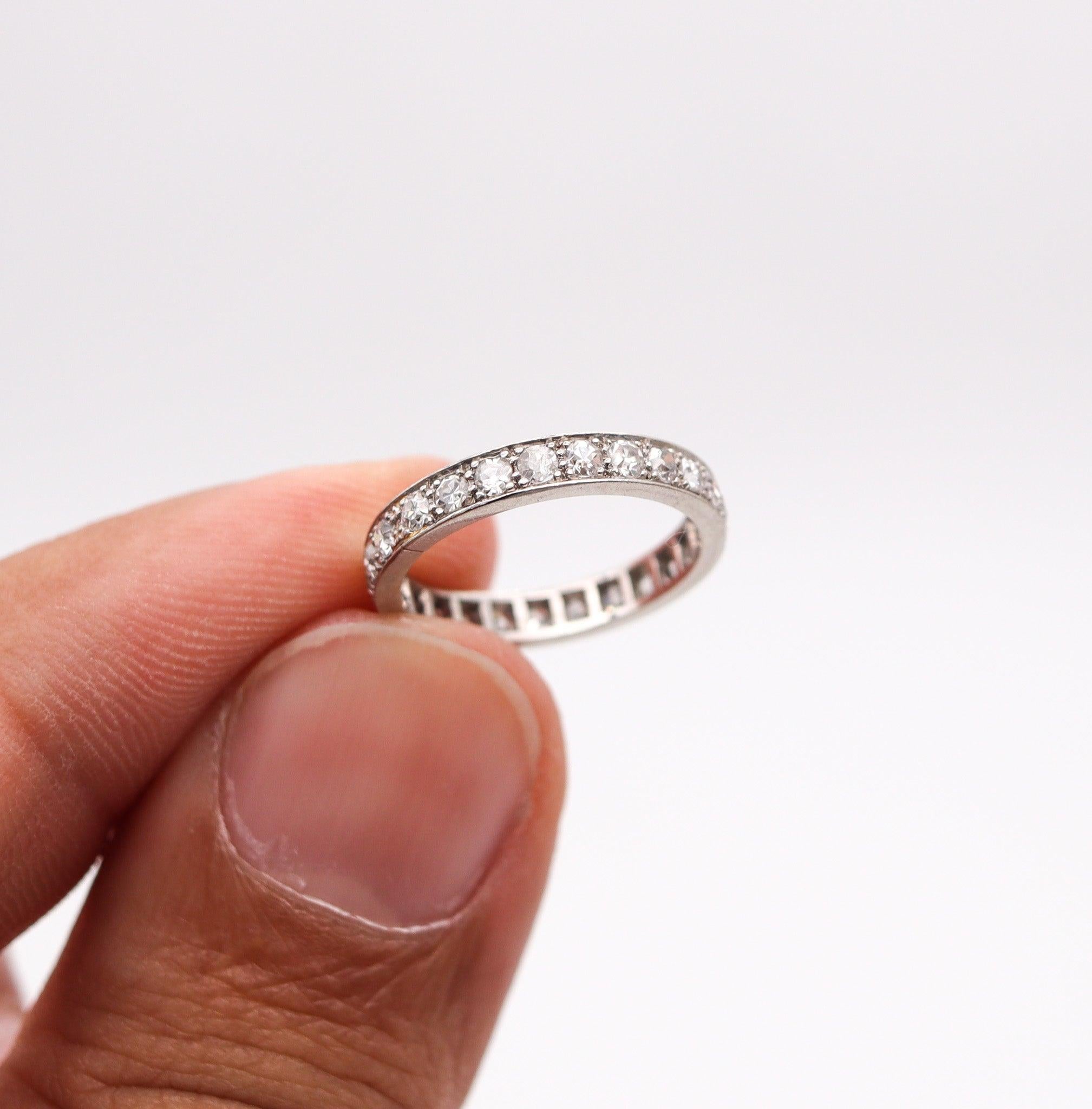 ART DECO 1925 Eternity Ring In Platinum With 25 European Round Diamonds In Excellent Condition In Miami, FL