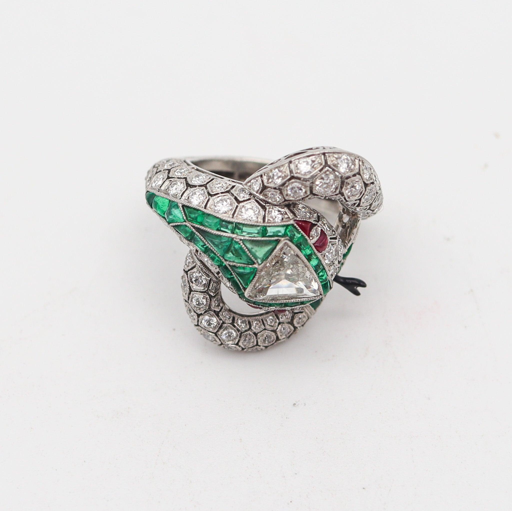 ART DECO 1925 Fabulous Snake Ring In Platinum And 6.47 Ctw Diamonds & Emeralds 2
