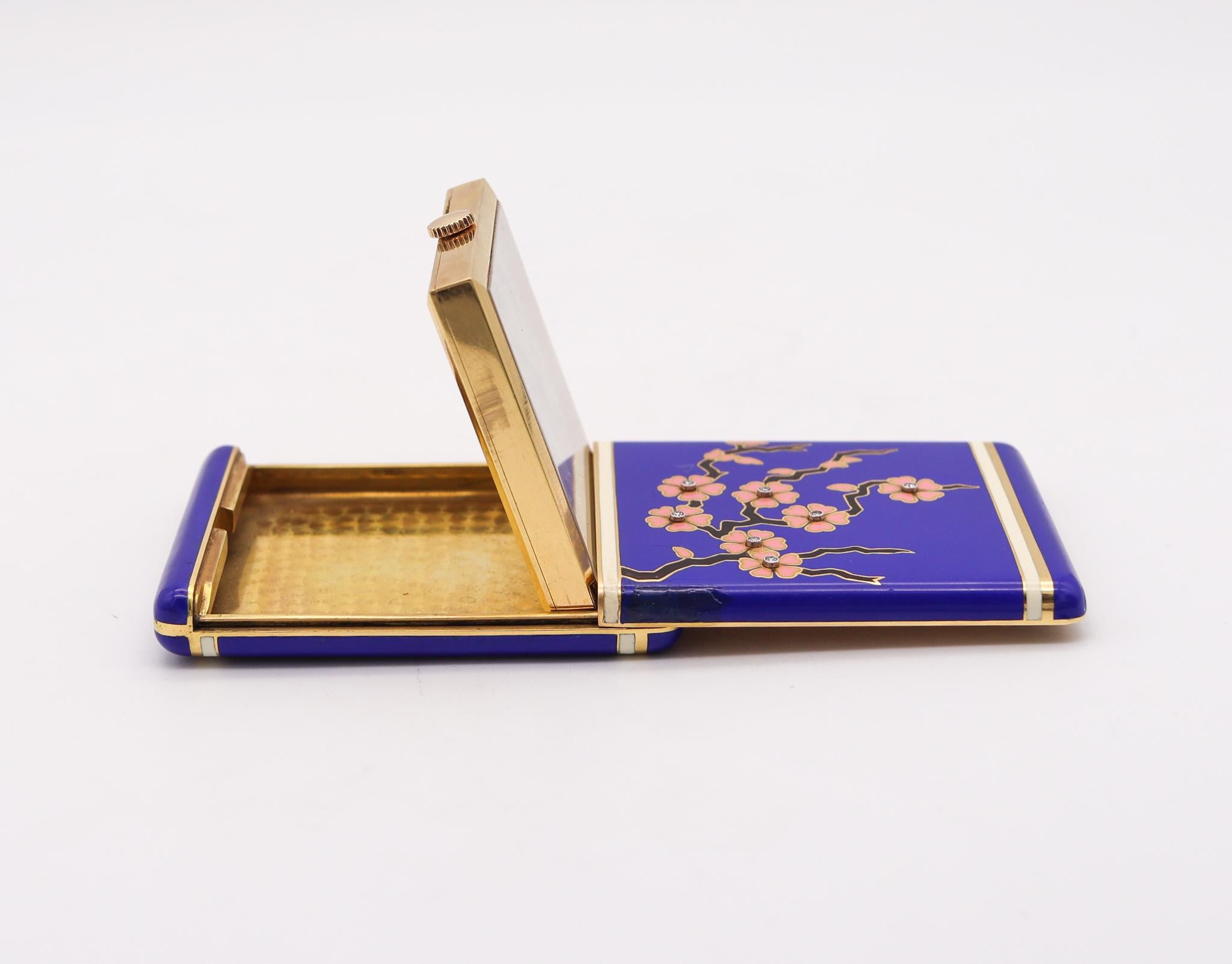 Horloge de voyage Art Déco 1925 Japonisme émaillée en or jaune 18 carats avec diamants en vente 3