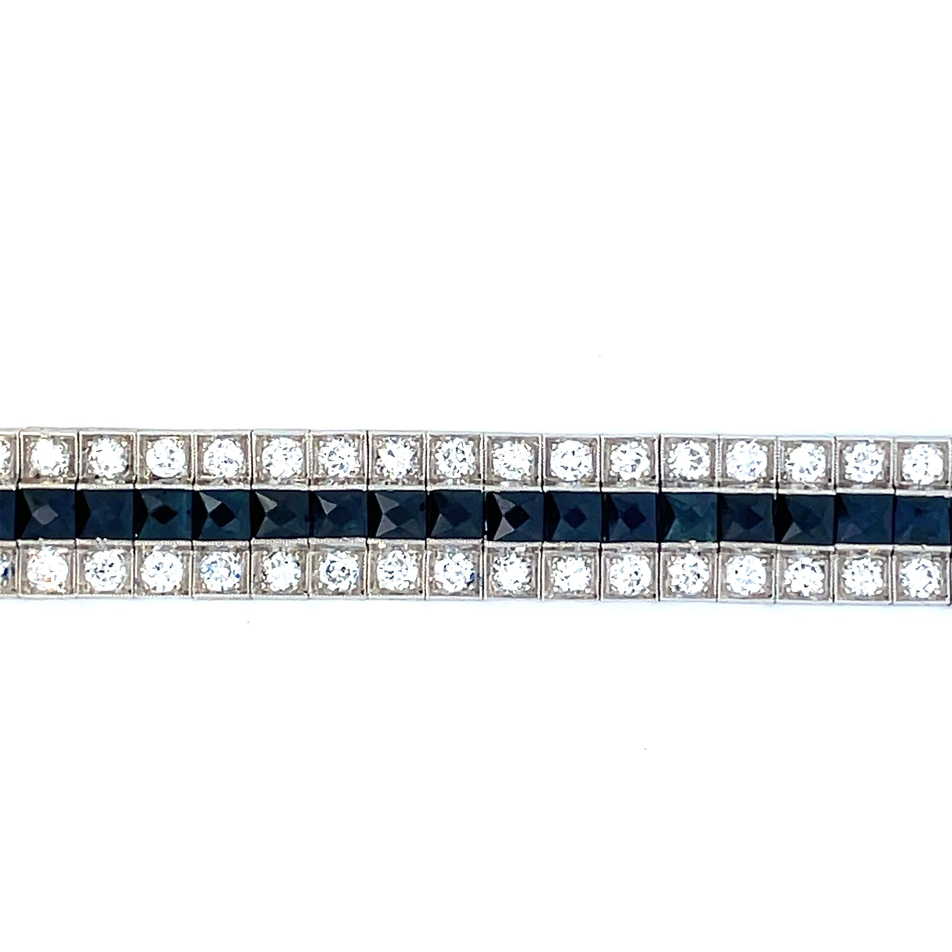 Art-Déco-Armband aus Platin mit 3 Reihen Diamanten und natürlichen blauen Saphiren, 1925 (Zeitgenössisch)