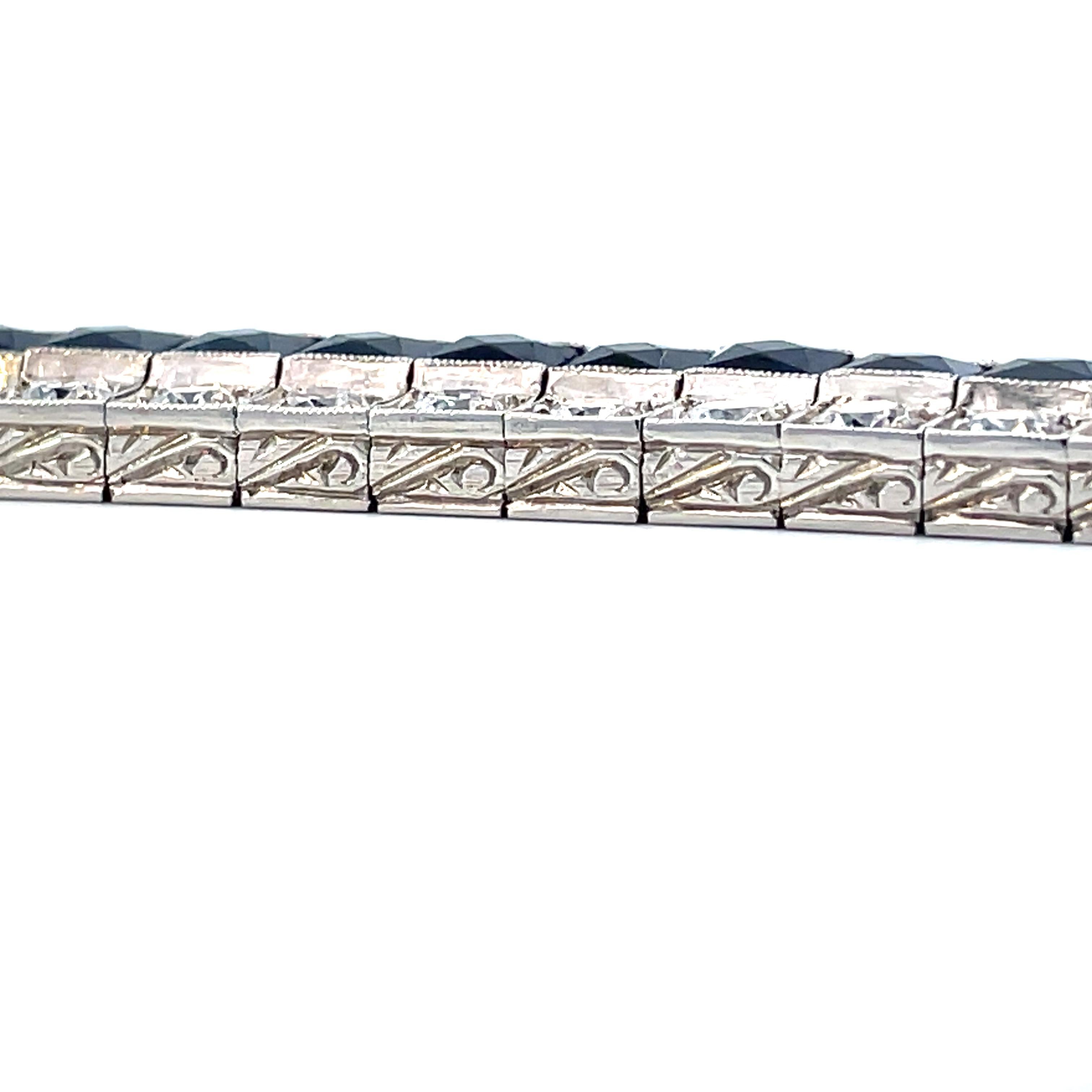 Art-Déco-Armband aus Platin mit 3 Reihen Diamanten und natürlichen blauen Saphiren, 1925 (Rundschliff)