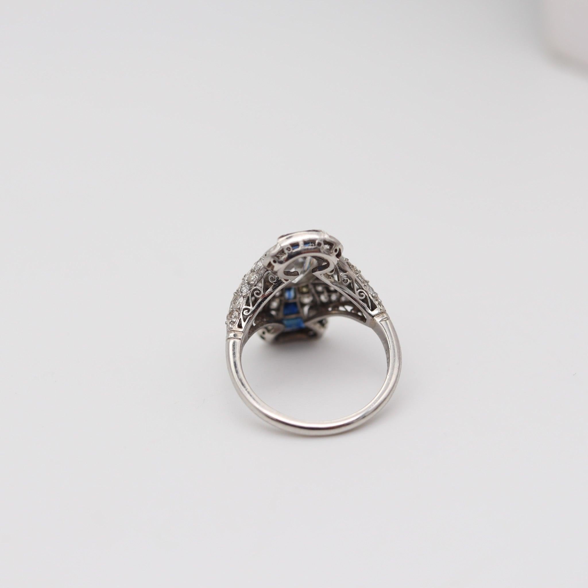 Anello ART DECO 1925 in platino con 3,65 carati di diamanti e zaffiri In condizioni ottime in vendita a Miami, FL