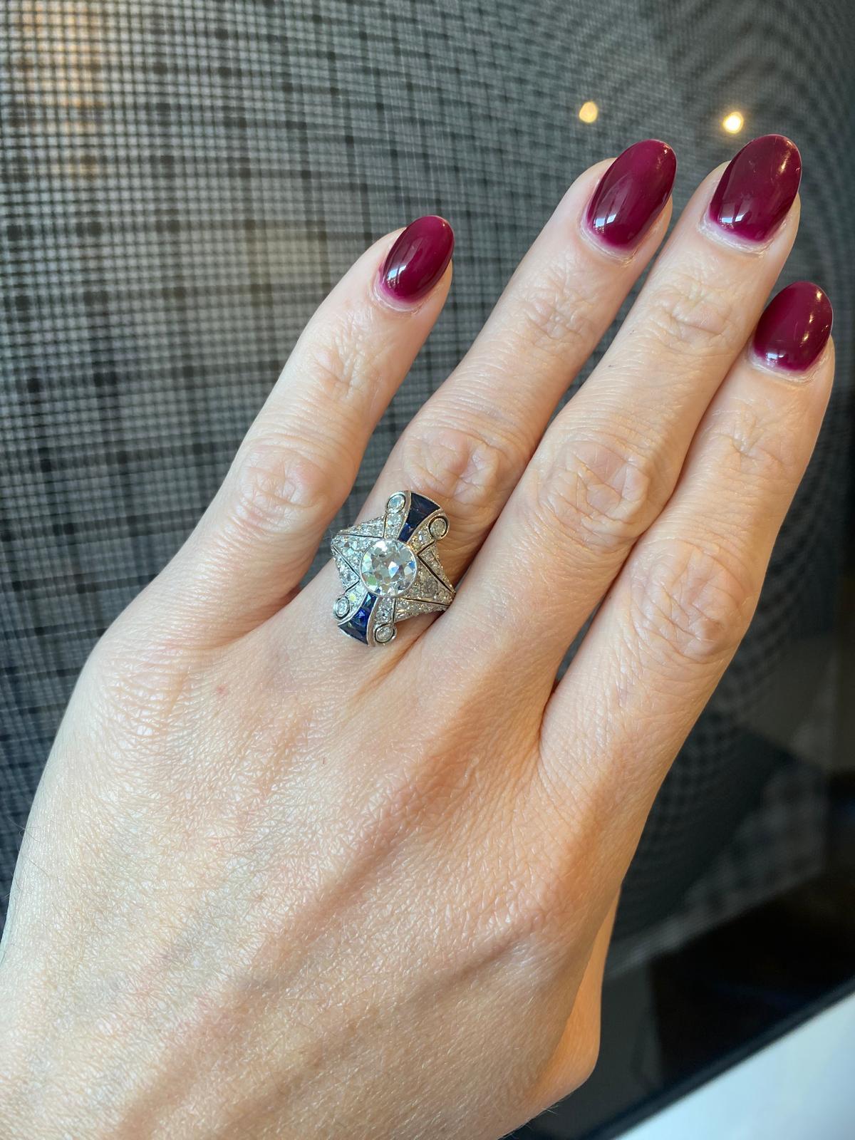 Anello ART DECO 1925 in platino con 3,65 carati di diamanti e zaffiri in vendita 2