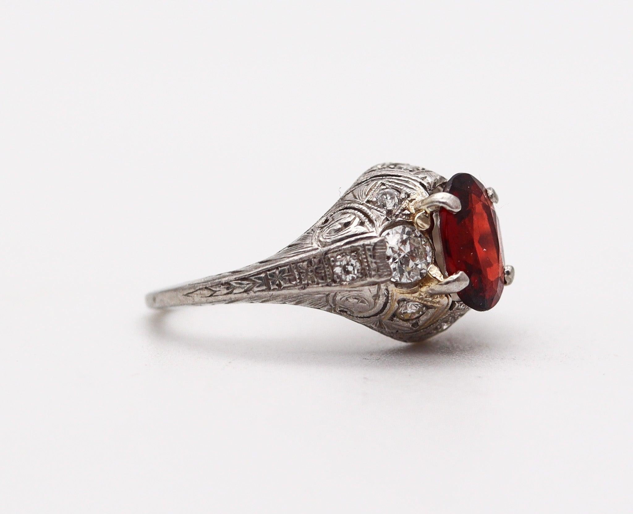 ART DECO 1925 Ring In .900 Platinum With 1.22 Cts In Diamonds And Red Garnet In Excellent Condition For Sale In Miami, FL