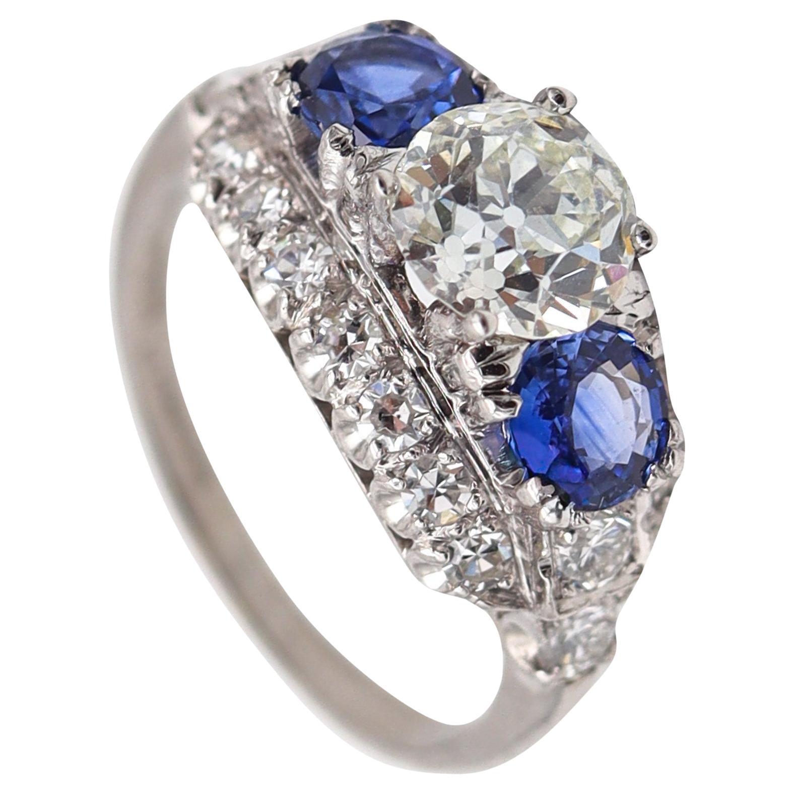ART DECO 1925 Anello con tre pietre preziose in platino con diamanti e zaffiri da 3,89 carati