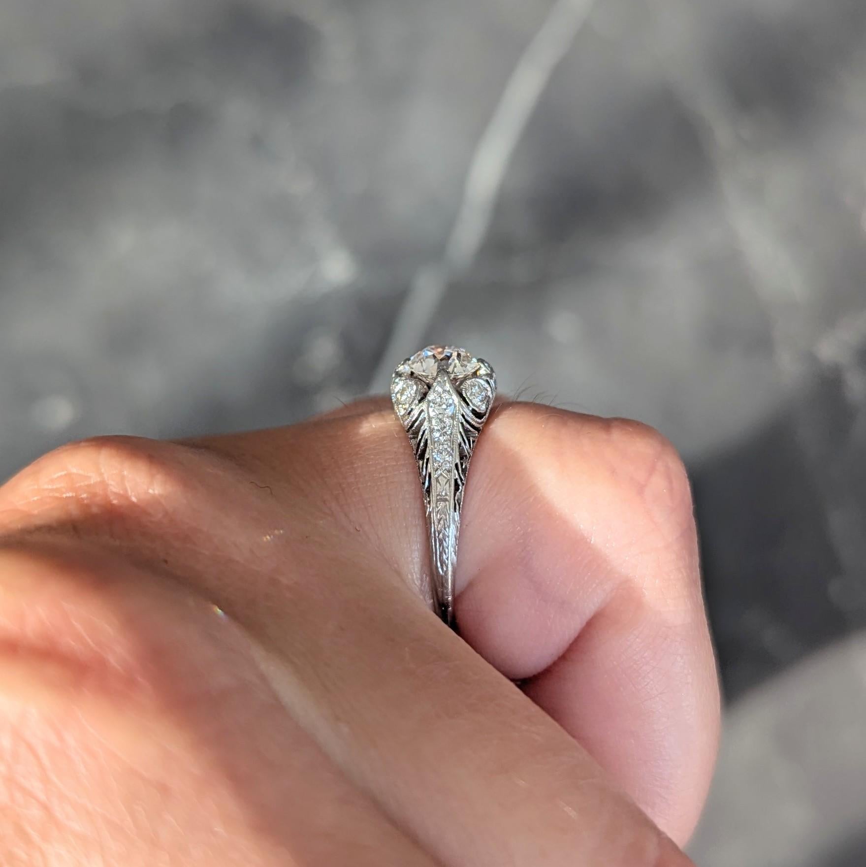 Art Deco 1929 1,00 CTW Diamant Platin Antik Scroll Feder Verlobungsring im Angebot 2