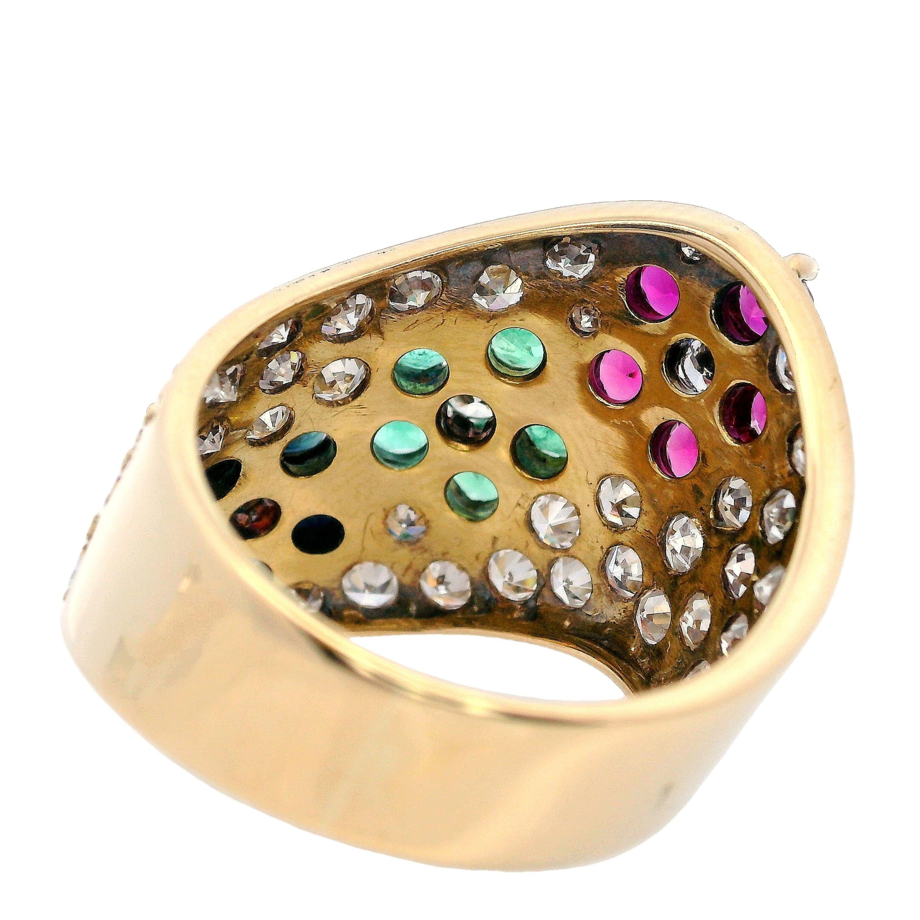 Art Deco 1930 Ring aus 18 Karat Gelbgold mit Diamanten, Rubinen, Saphiren und Smaragden für Damen oder Herren im Angebot