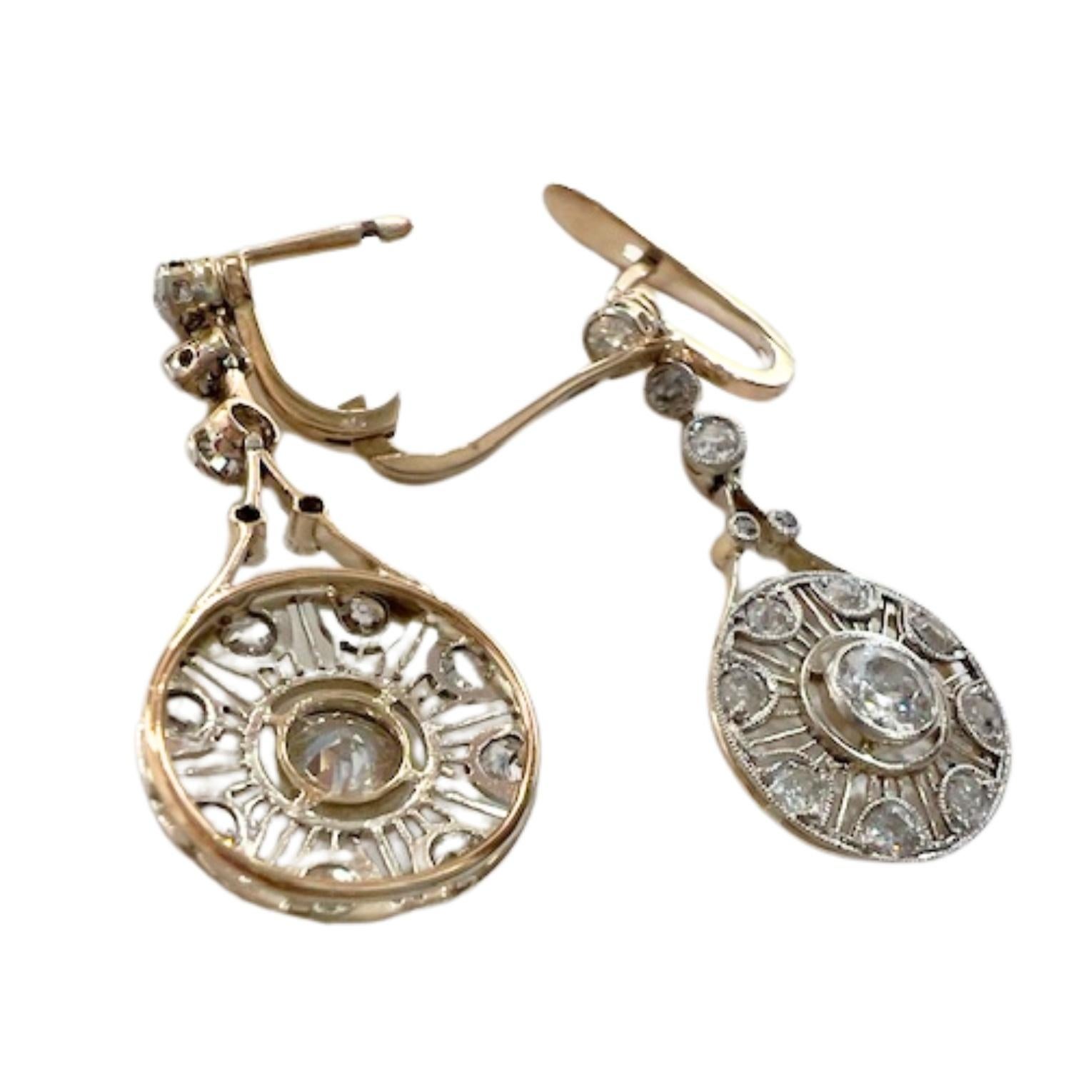 Donna Orecchini Art Deco 1930-1935 con diamanti in oro 18 carati e platino in vendita