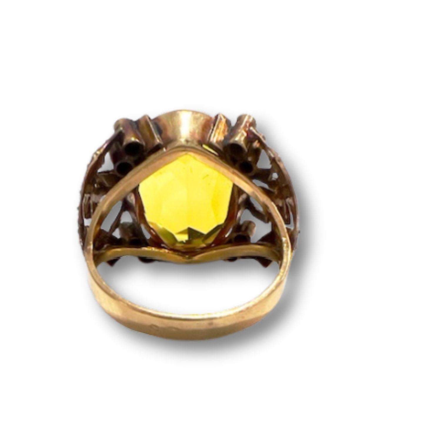 1930-1935 0.20 carat Diamond and Citrine Gold and Platinum Cluster Ring In Good Condition For Sale In MADRID, ES