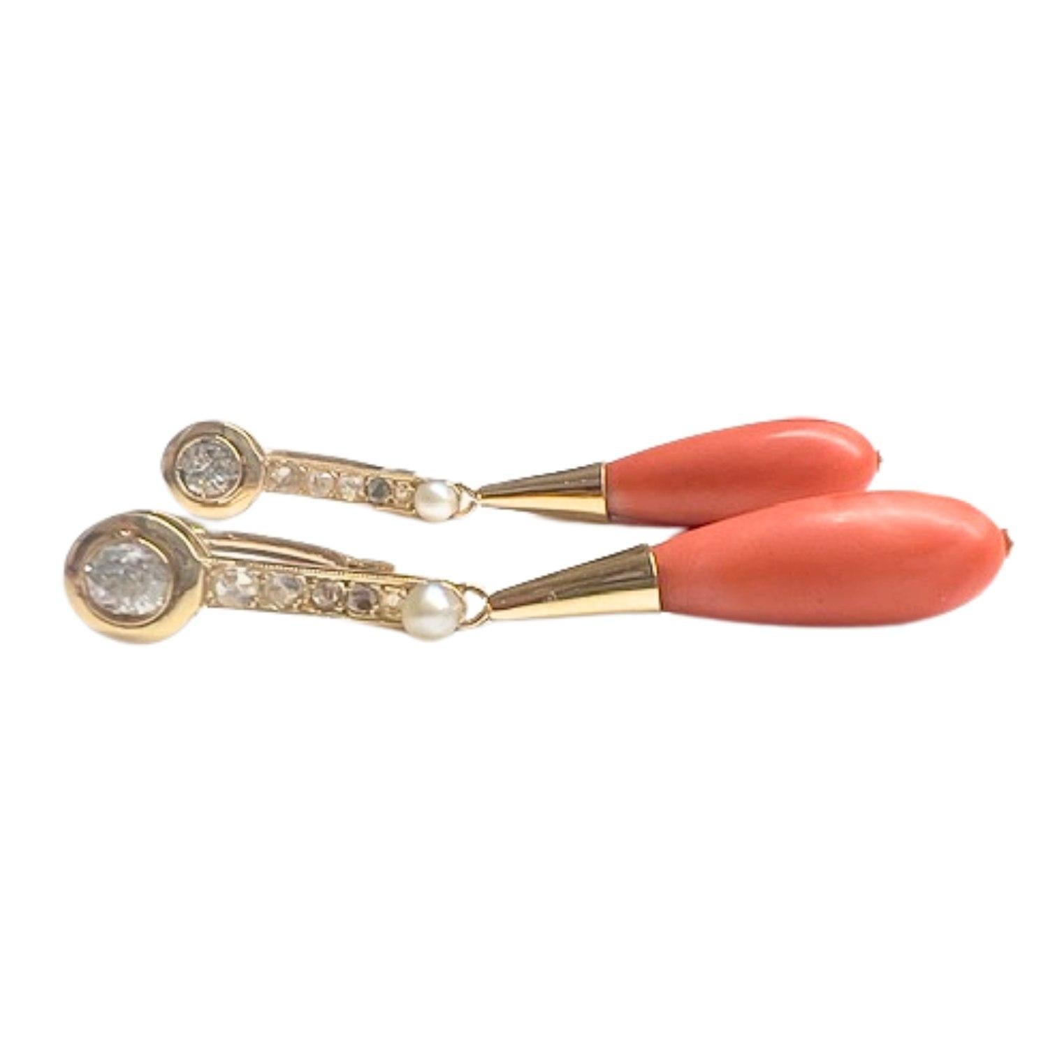 Art Deco 1930-1935 0.80 carats Diamond, Pearl, and Coral Gold  Earrings In Good Condition For Sale In MADRID, ES