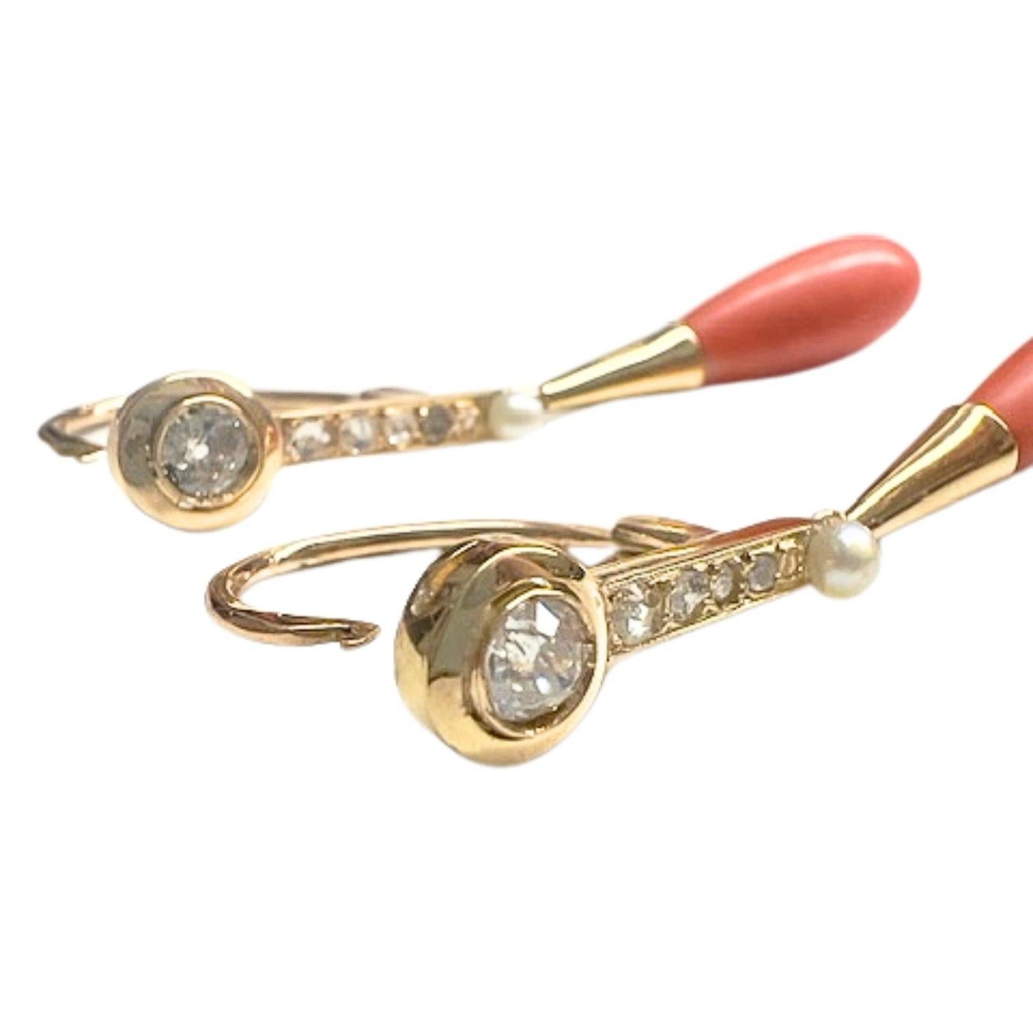 Women's Art Deco 1930-1935 0.80 carats Diamond, Pearl, and Coral Gold  Earrings For Sale